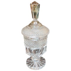 Böhmische Kristallvase mit Diamantspitzen und Deckel aus dem 20. Jahrhundert