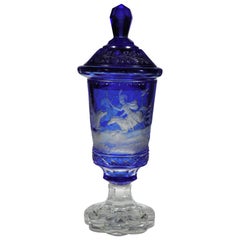 Gobelet antique européen bleu de Bohème à motif militaire 20ème siècle