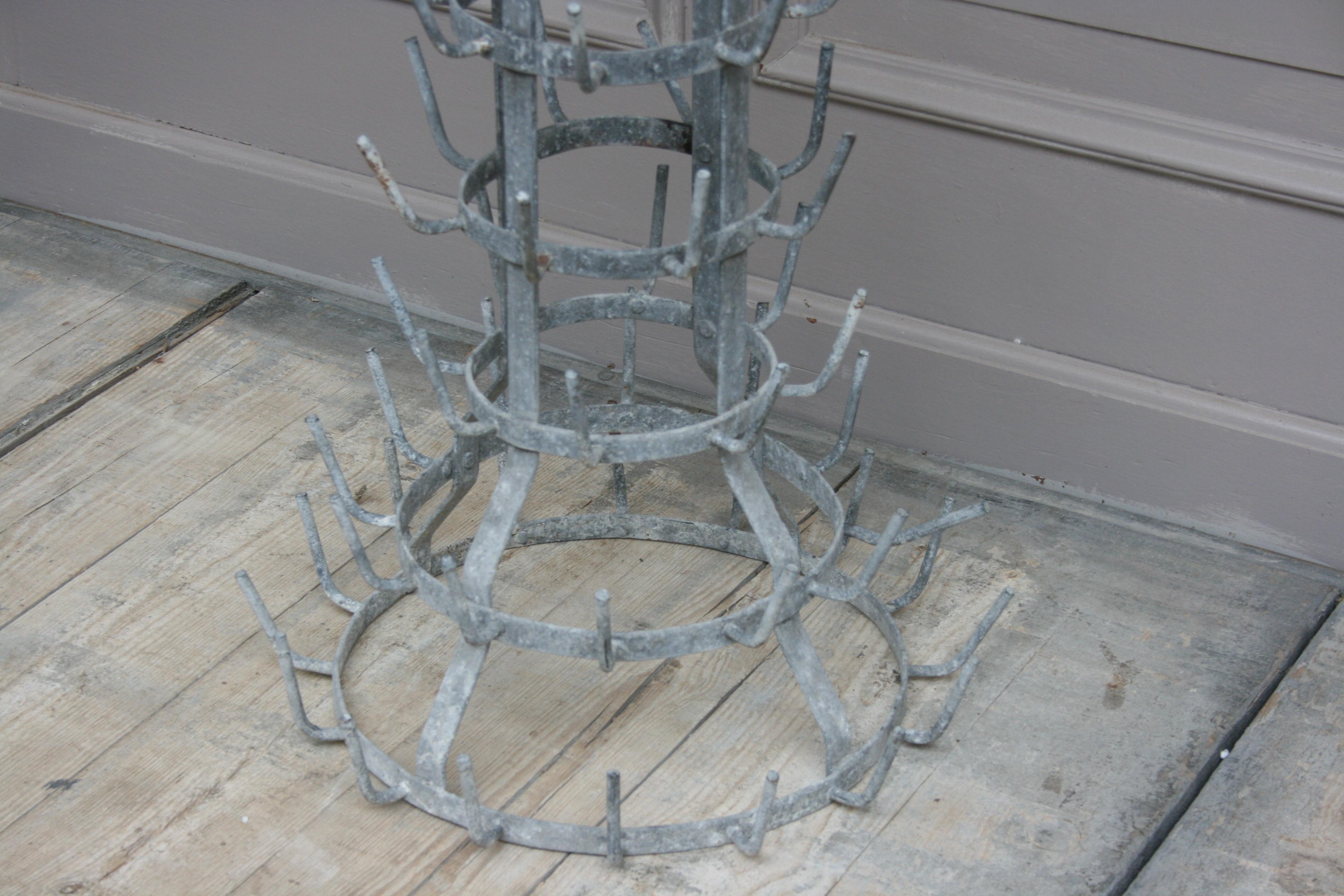 Asciugabottiglie del XX secolo, nello stile di Porte-Bouteilles di Marcel Duchamp in vendita 1