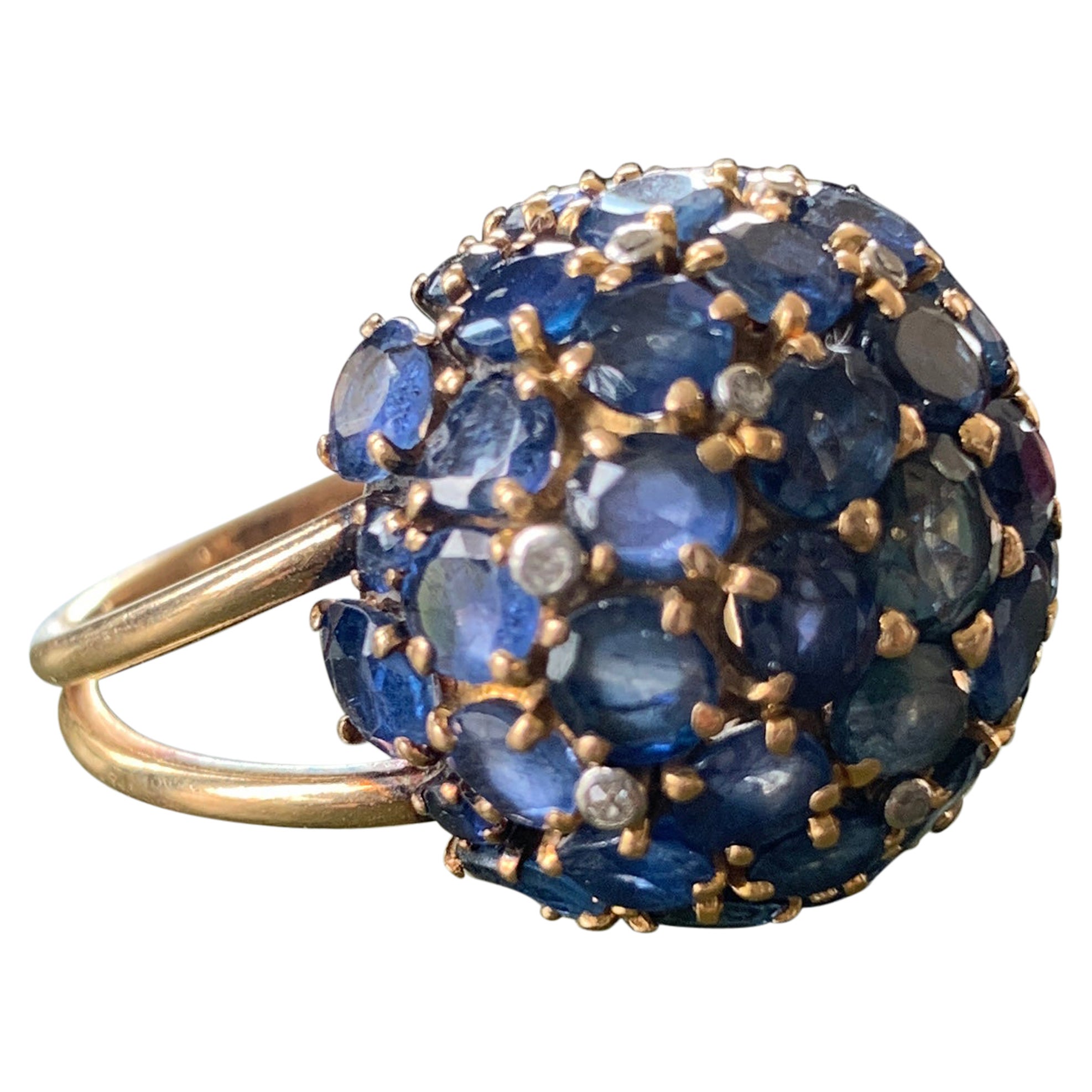 Anello "Boule" del XX secolo in oro giallo ornato di zaffiri e brillanti in vendita