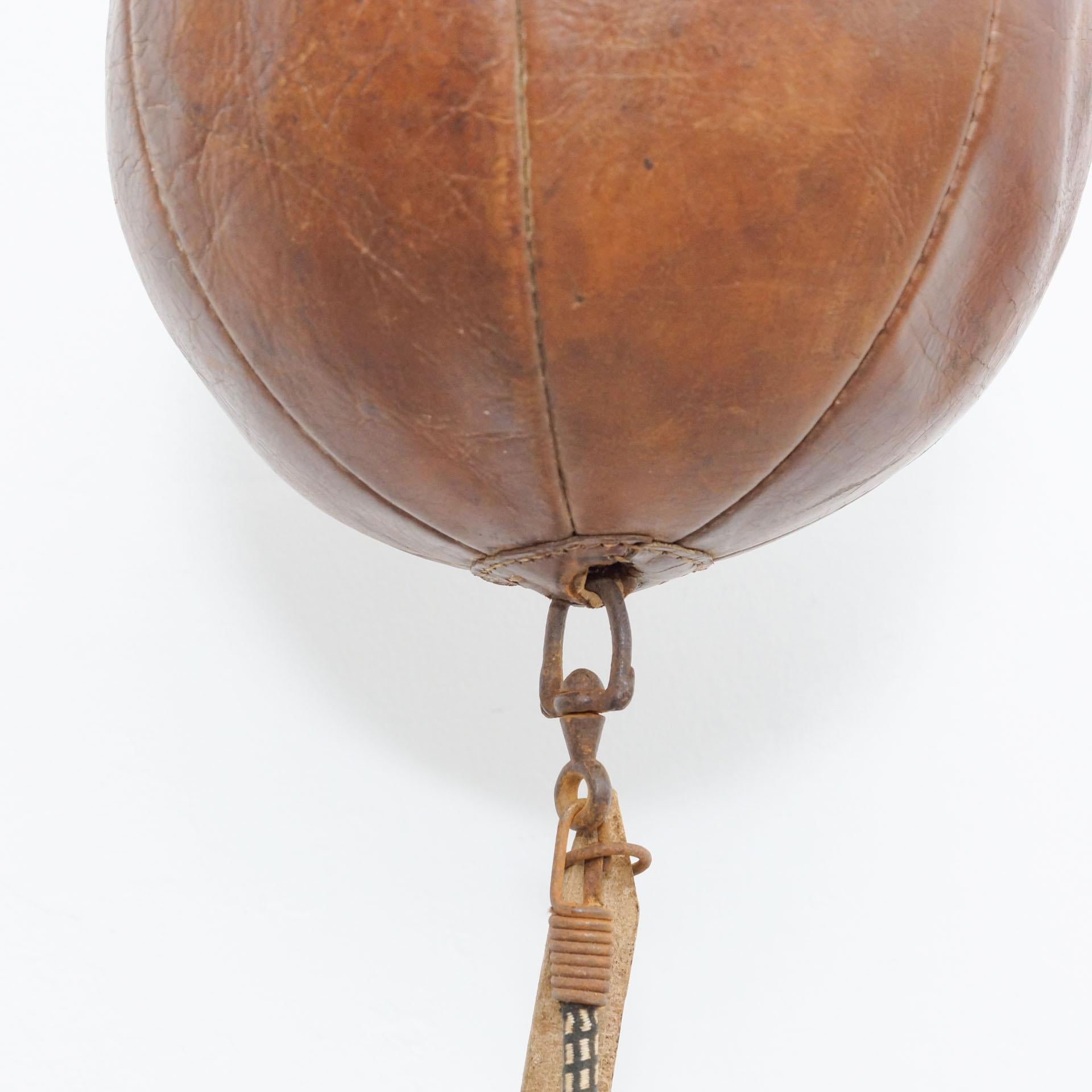 20th Century Boxing Ball in Leather  In Good Condition For Sale In Barcelona, Barcelona