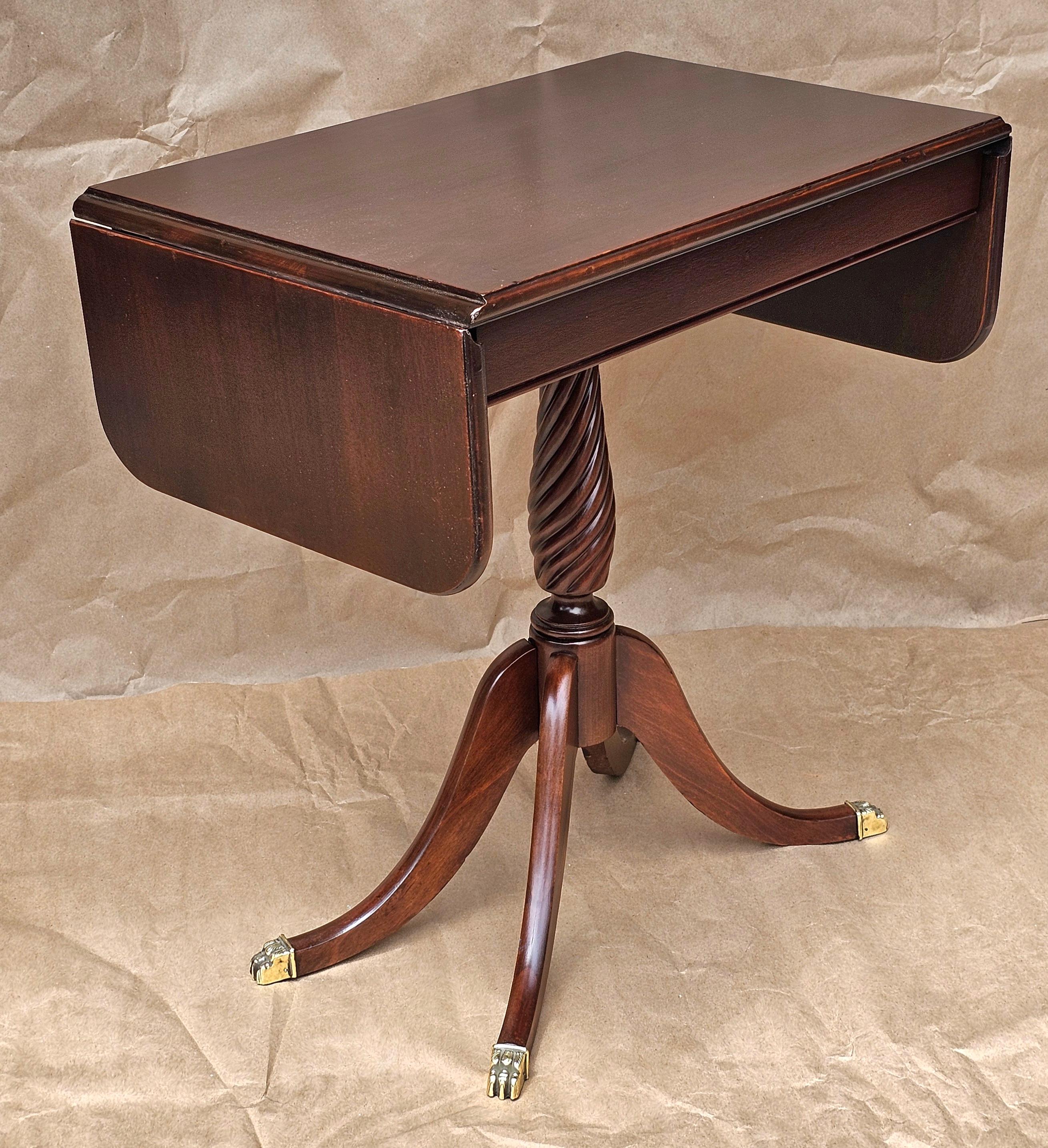20th Century Brandt Mahogany Pedestal Drop Leaf Side Table, Refinished. In Excellent Condition For Sale In Germantown, MD
