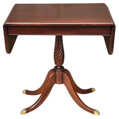 20. Jahrhundert Brandt Mahagoni Pedestal Drop Leaf Beistelltisch, neu lackiert.