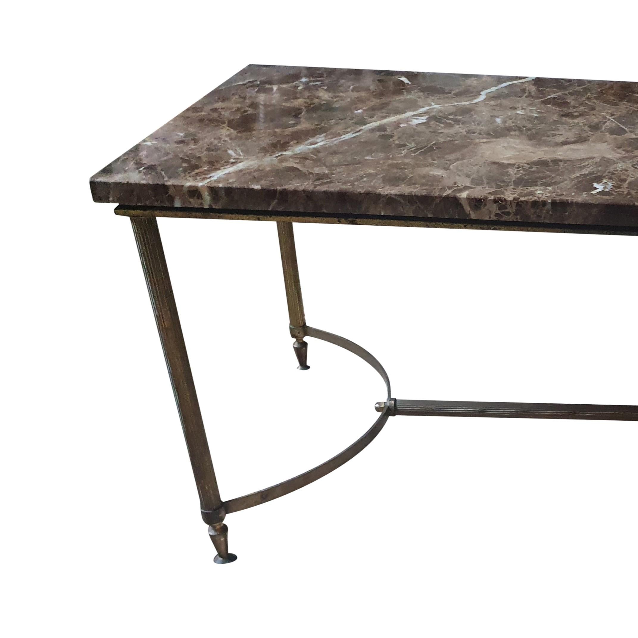 Moulage Table basse en laiton et bronze du 20e siècle avec plateau en Marble Imperial