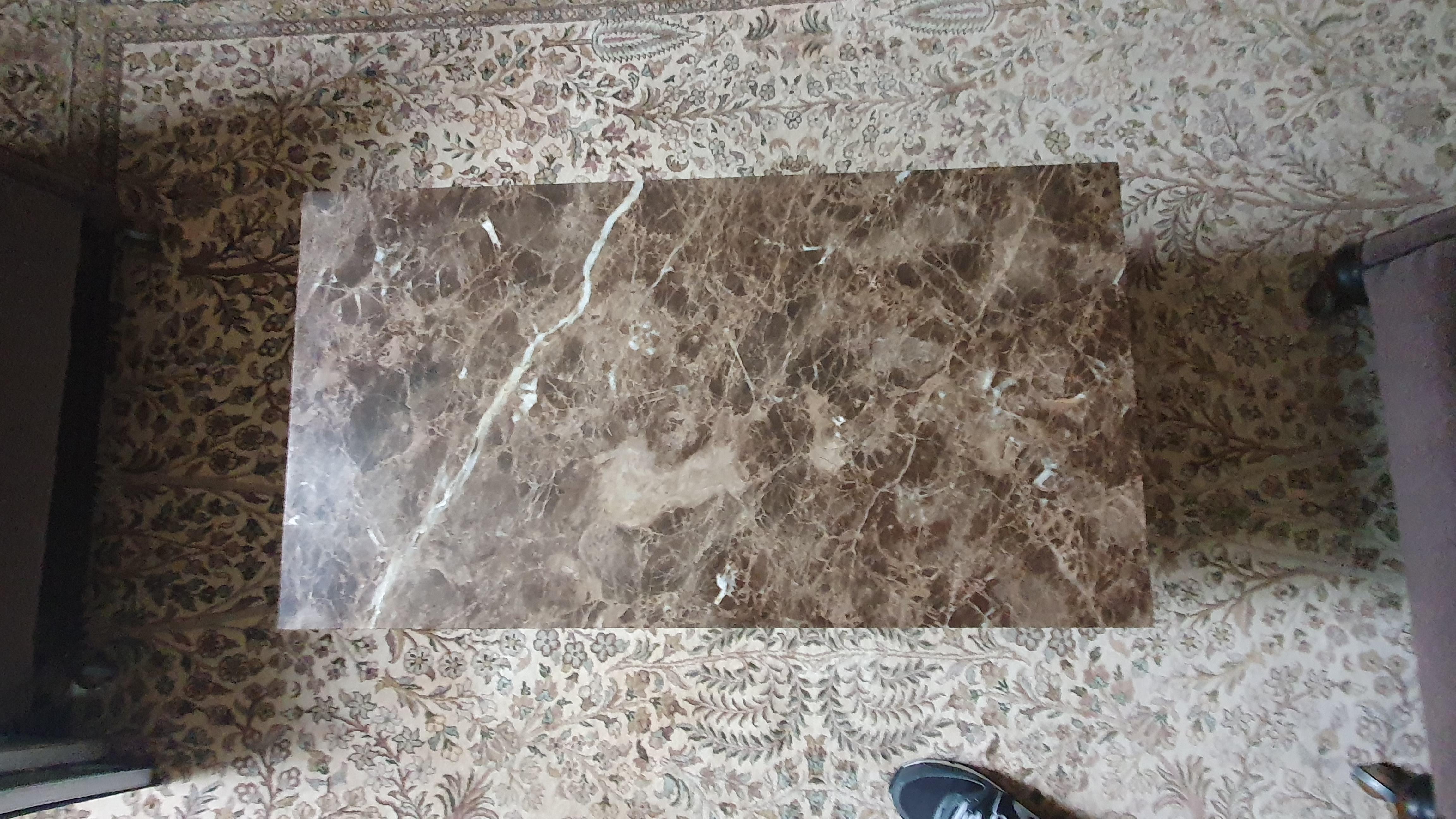 Français Table basse en laiton et bronze du 20e siècle avec plateau en Marble Imperial