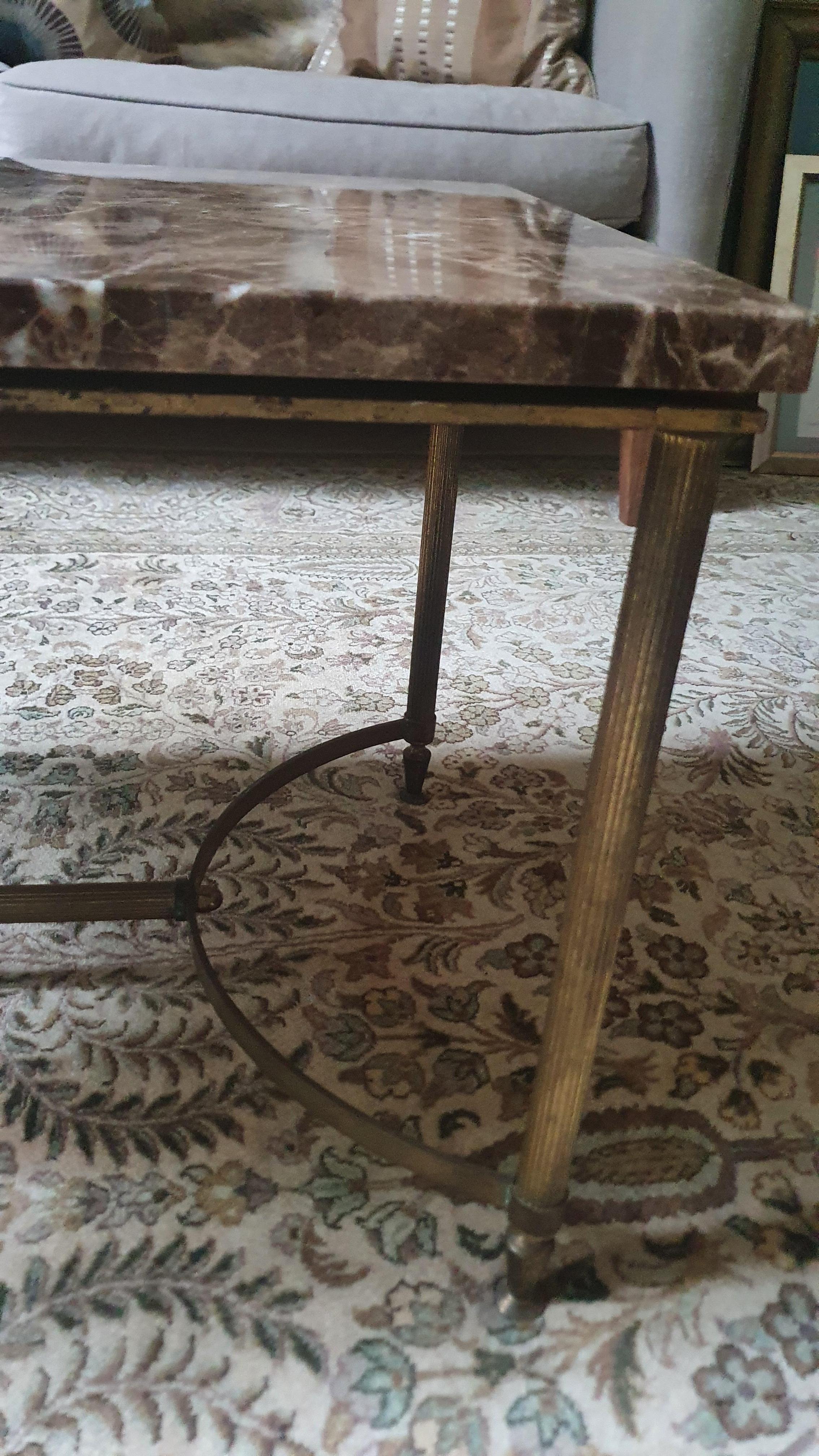 20ième siècle Table basse en laiton et bronze du 20e siècle avec plateau en Marble Imperial