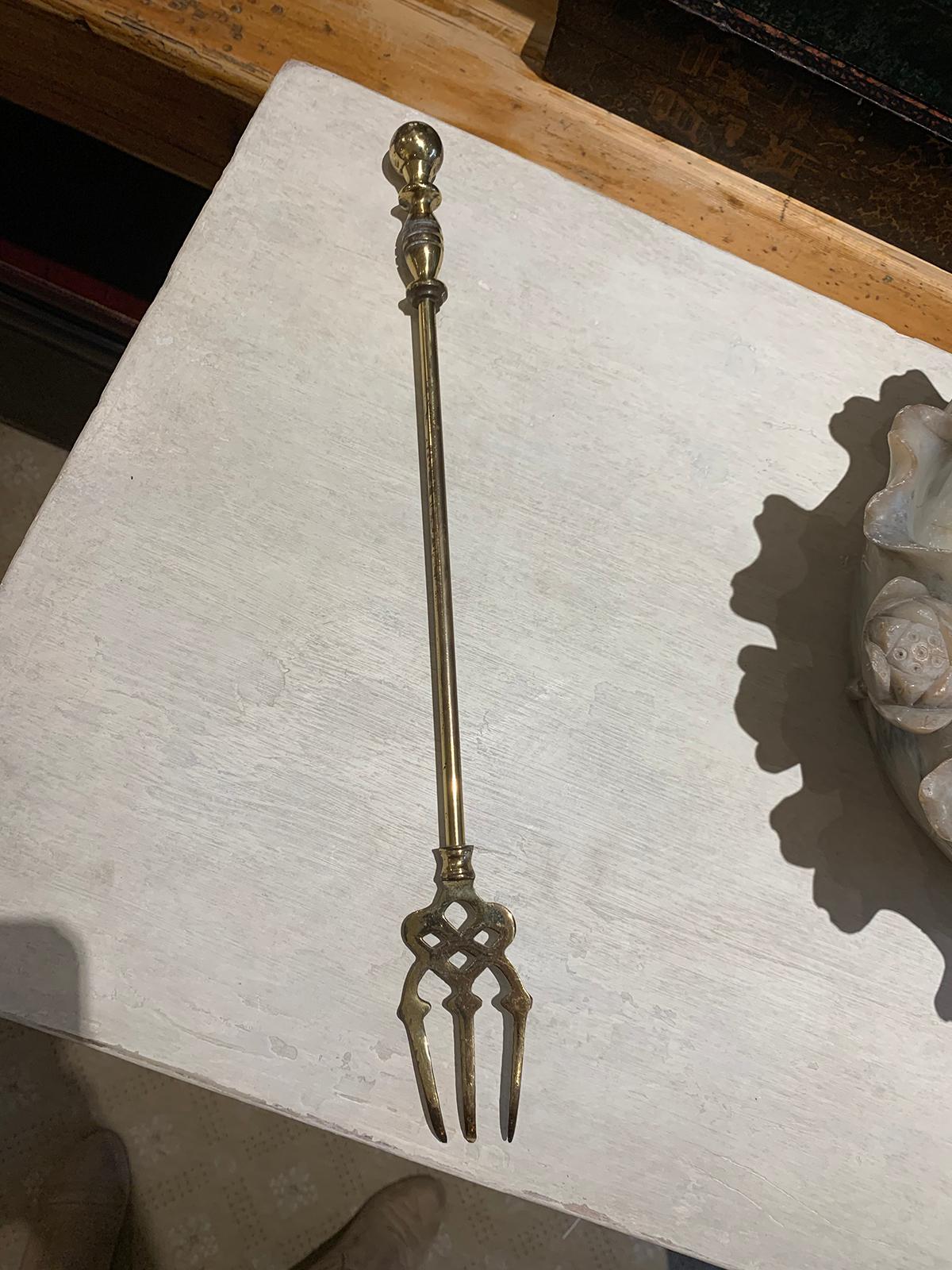 20th Century Brass Fireplace Coal Fork For Sale 4