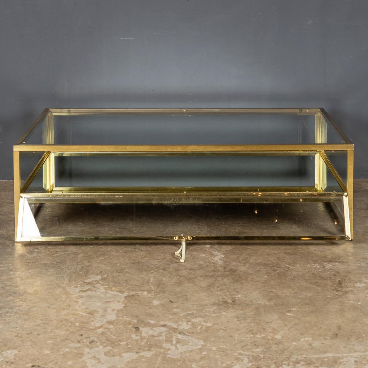 20th Century Brass & Glass Mirrored Vitrine Coffee Table, c.1970 In Good Condition In Royal Tunbridge Wells, Kent