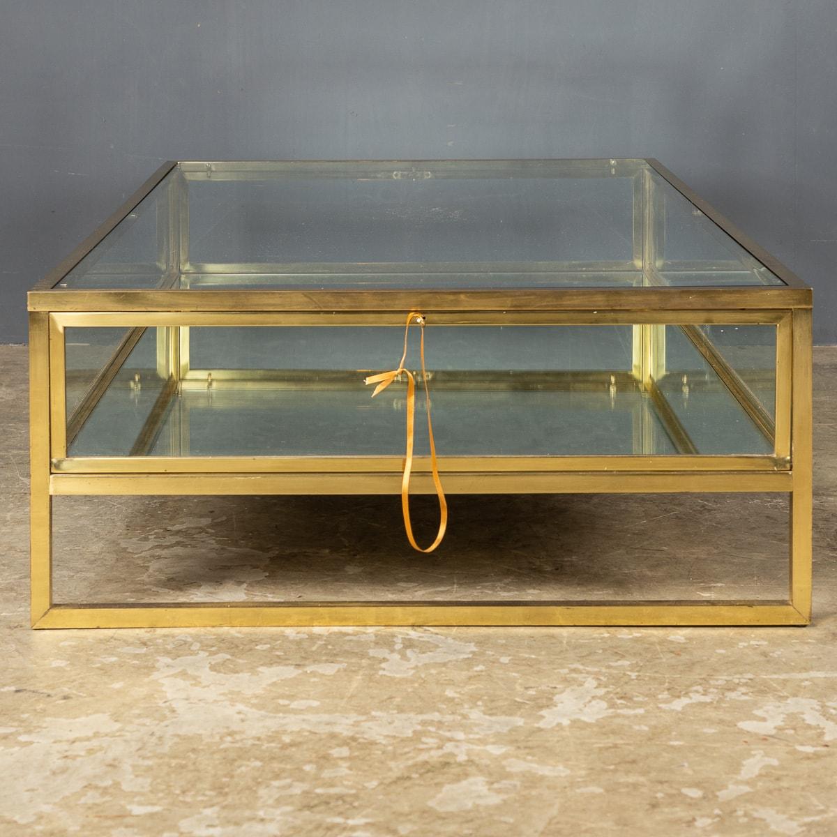 20th Century Brass & Glass Mirrored Vitrine Coffee Table, c.1970 For Sale 1