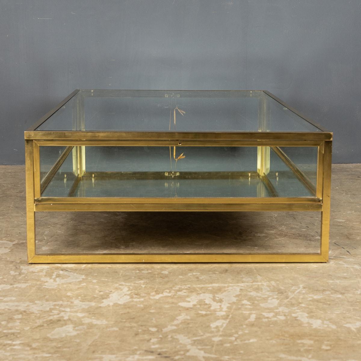 20th Century Brass & Glass Mirrored Vitrine Coffee Table, c.1970 For Sale 3