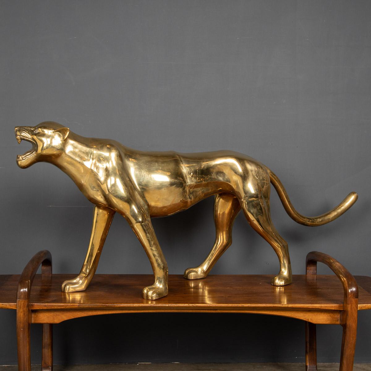 Stunning 20th Century large brass figure of a Panther.

Condition
In Great Condition - No Damage.

Size
Width: 132cm
Depth: 20cm
Height: 55cm.