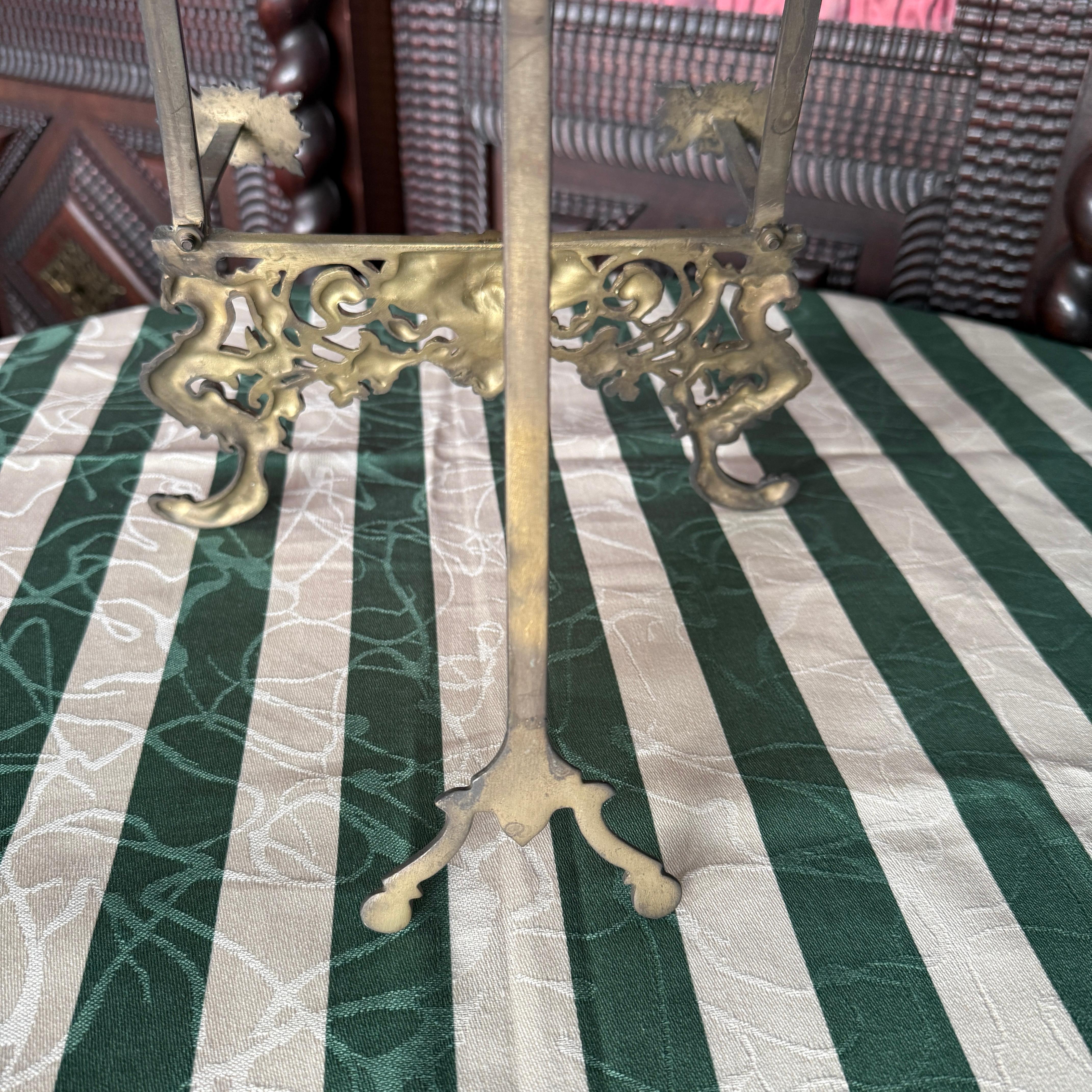 Chevalet de table en laiton du 20e siècle en vente 2