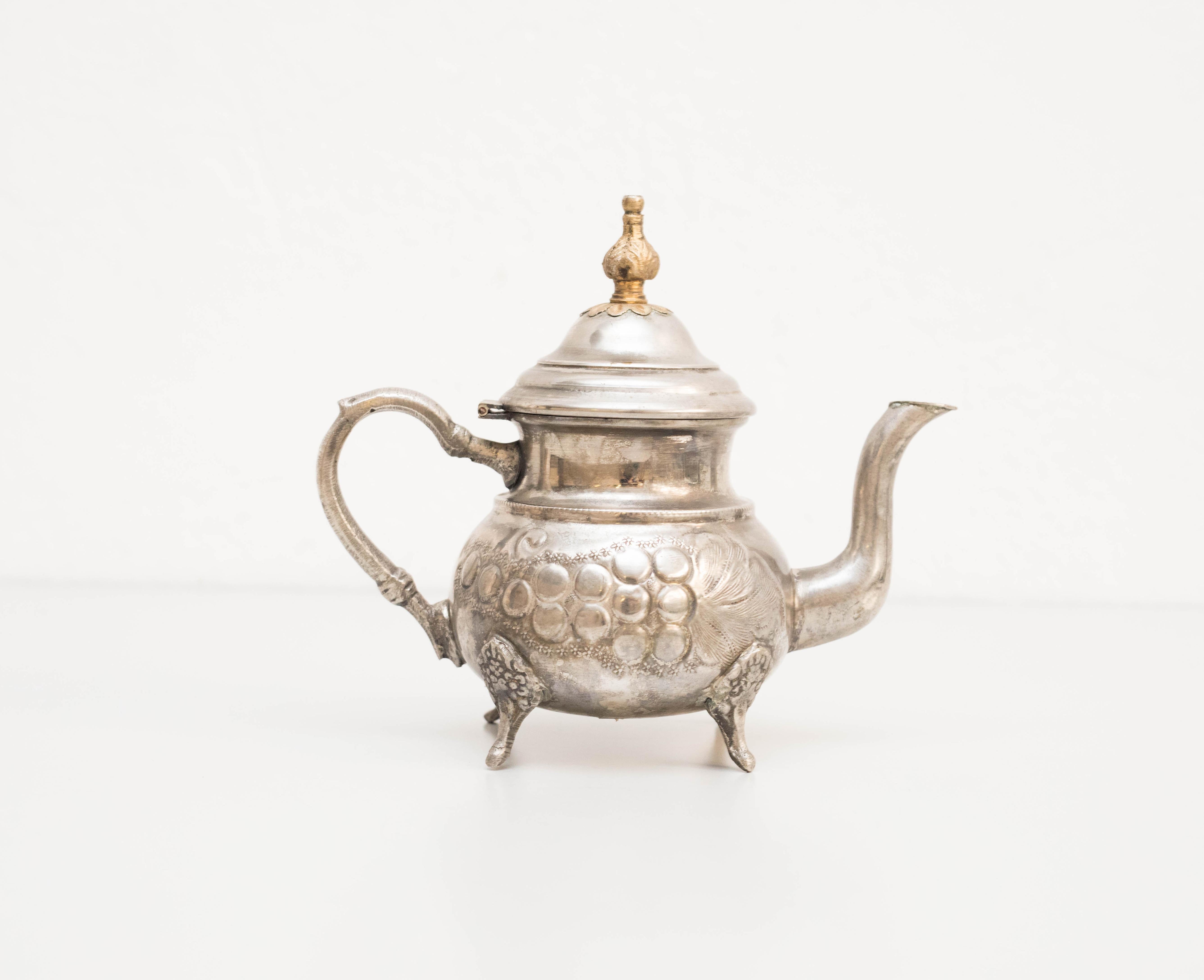 Messing-Teekanne aus dem 20.  (Mitte des 20. Jahrhunderts) im Angebot