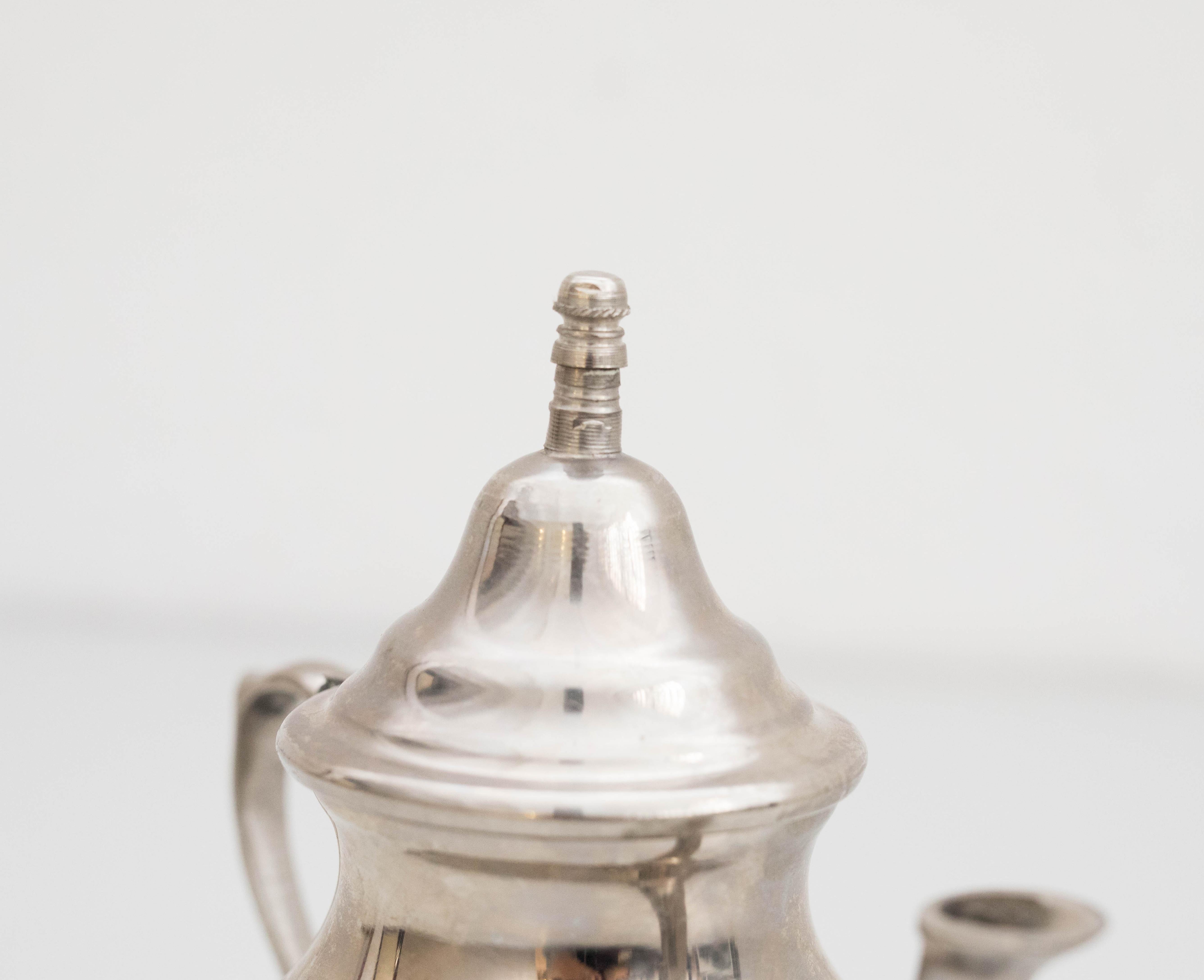 Messing-Teekanne aus dem 20.  (Mitte des 20. Jahrhunderts) im Angebot