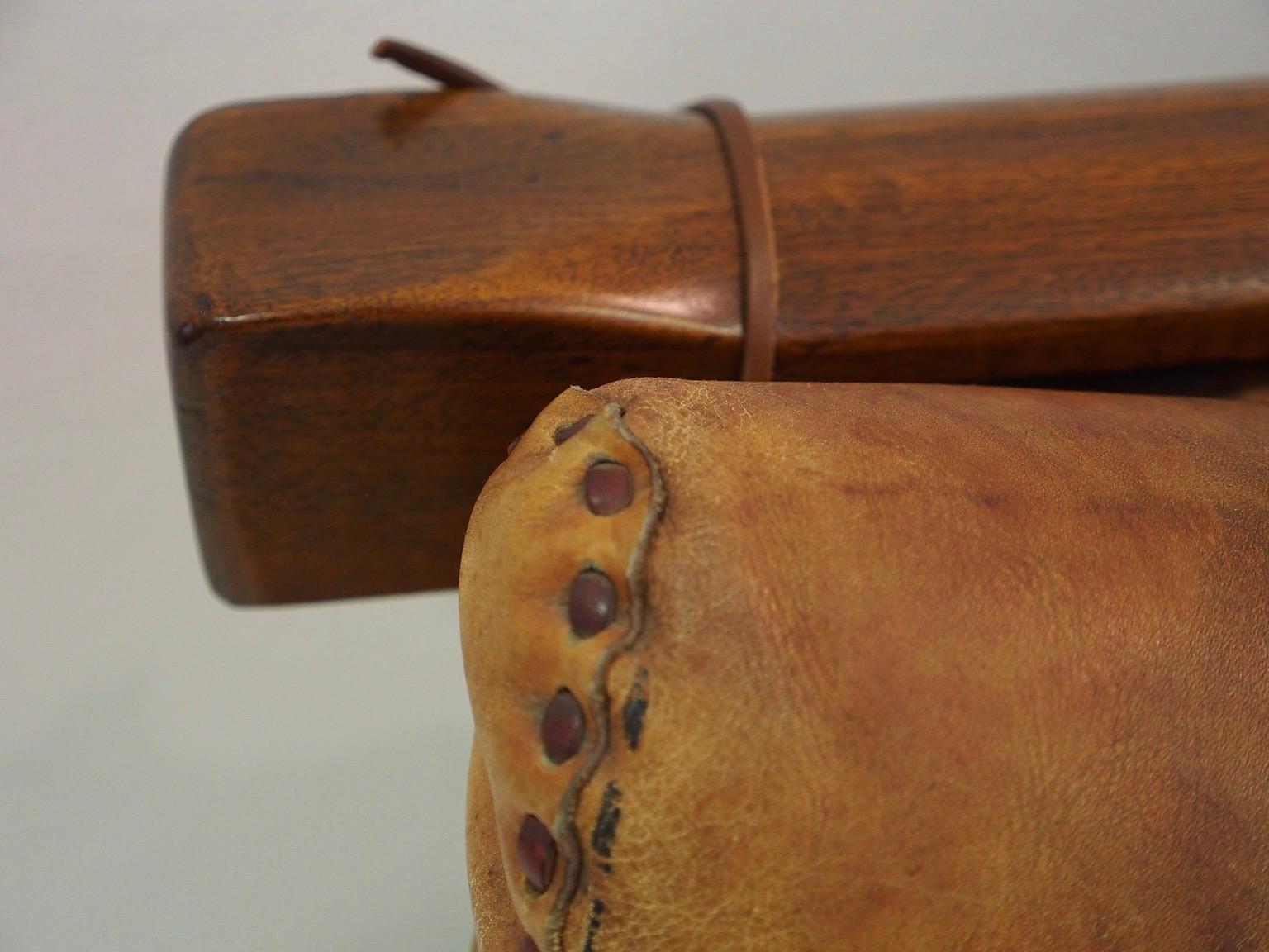 20th Century Brazilian Brown Leather and Hardwood Sofa For Sale 9