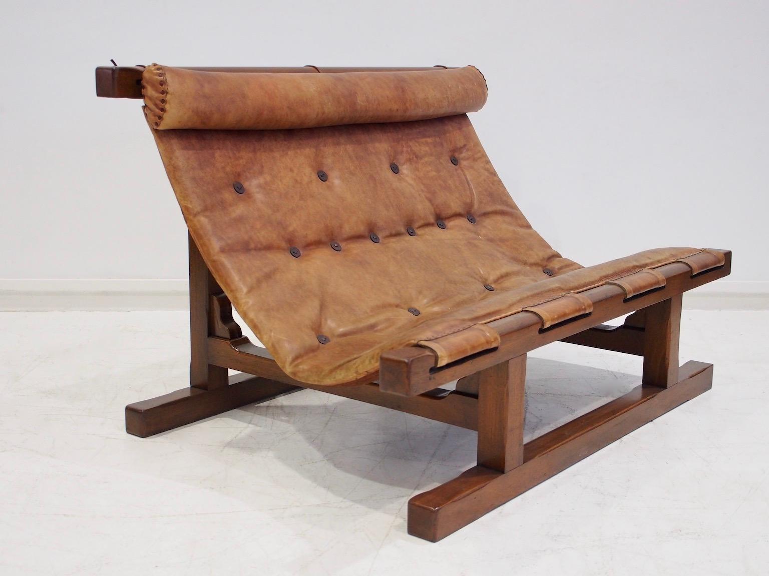 20th Century Brazilian Brown Leather and Hardwood Sofa For Sale 10