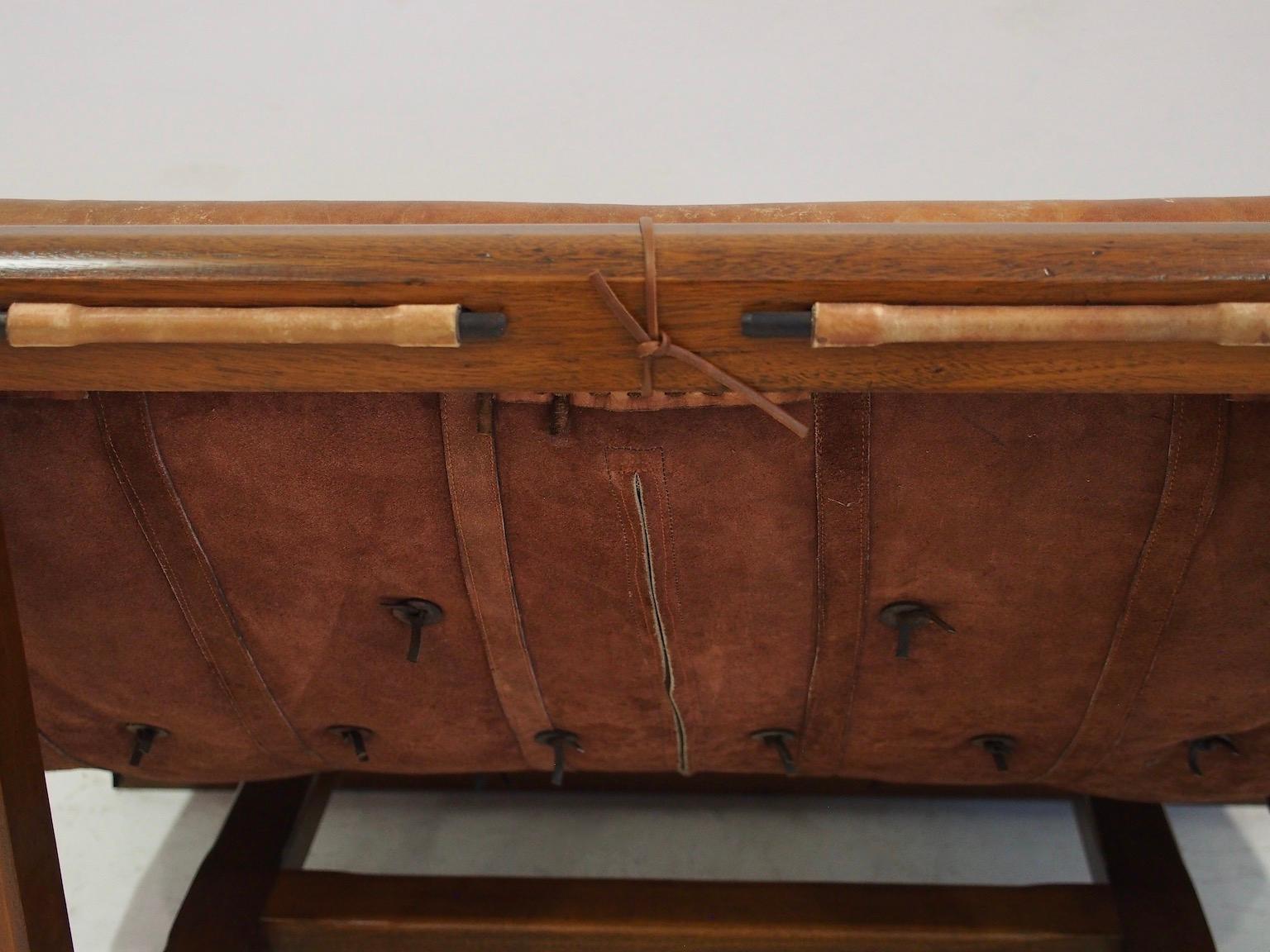 20th Century Brazilian Brown Leather and Hardwood Sofa For Sale 14