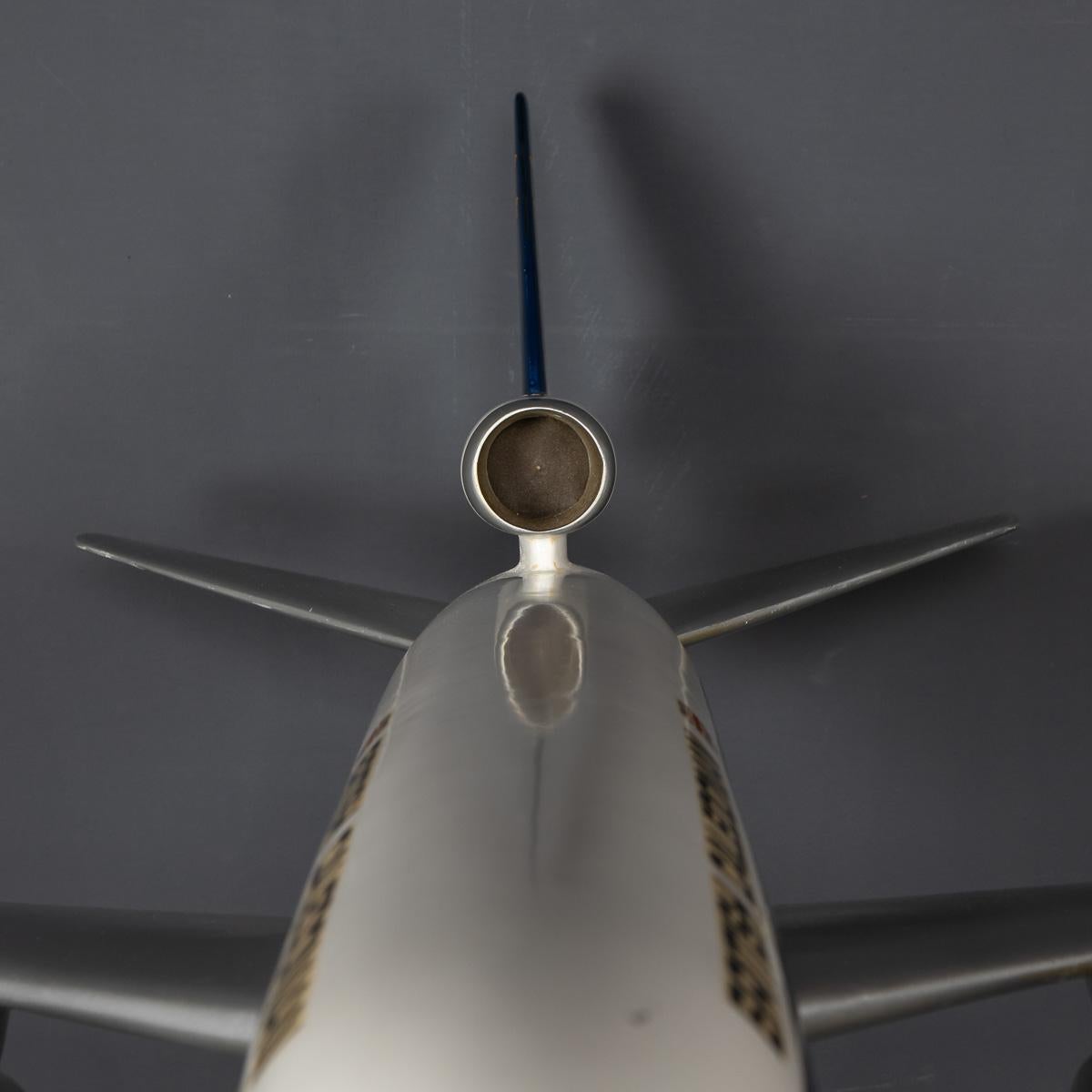 Modèle d'avion Caledonian Dc10 en verre fibre de verre britannique du 20ème siècle, vers 1970 en vente 12
