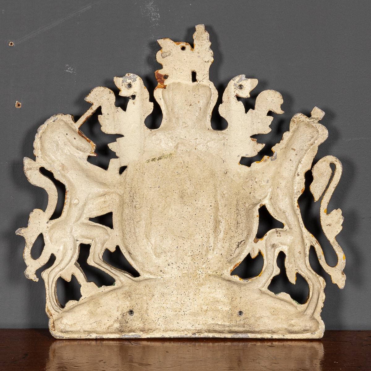 20th Century British Cast Iron & Painted Royal Warrant, c.1960 In Good Condition In Royal Tunbridge Wells, Kent