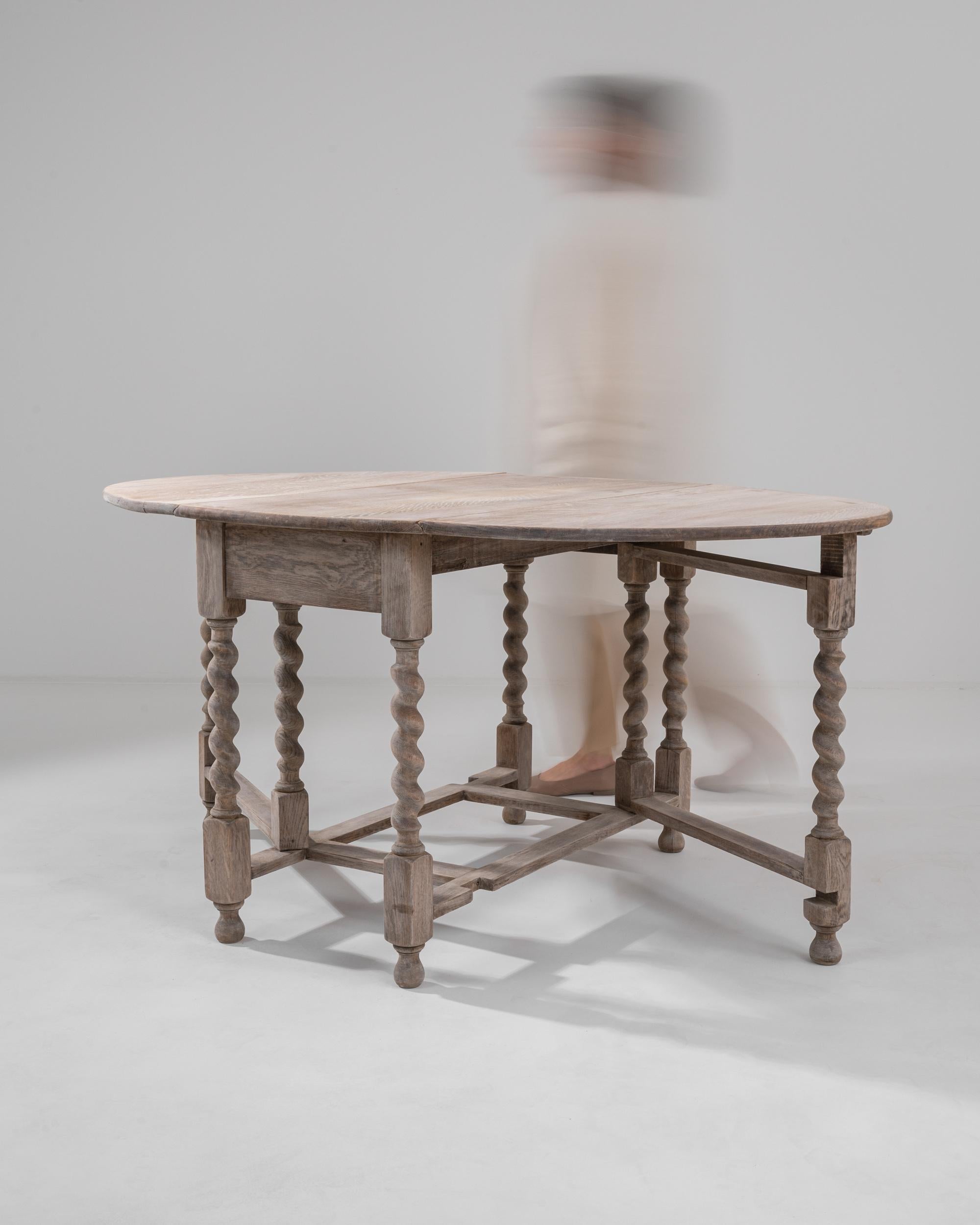 Oak 20th Century British Gate Leg Table