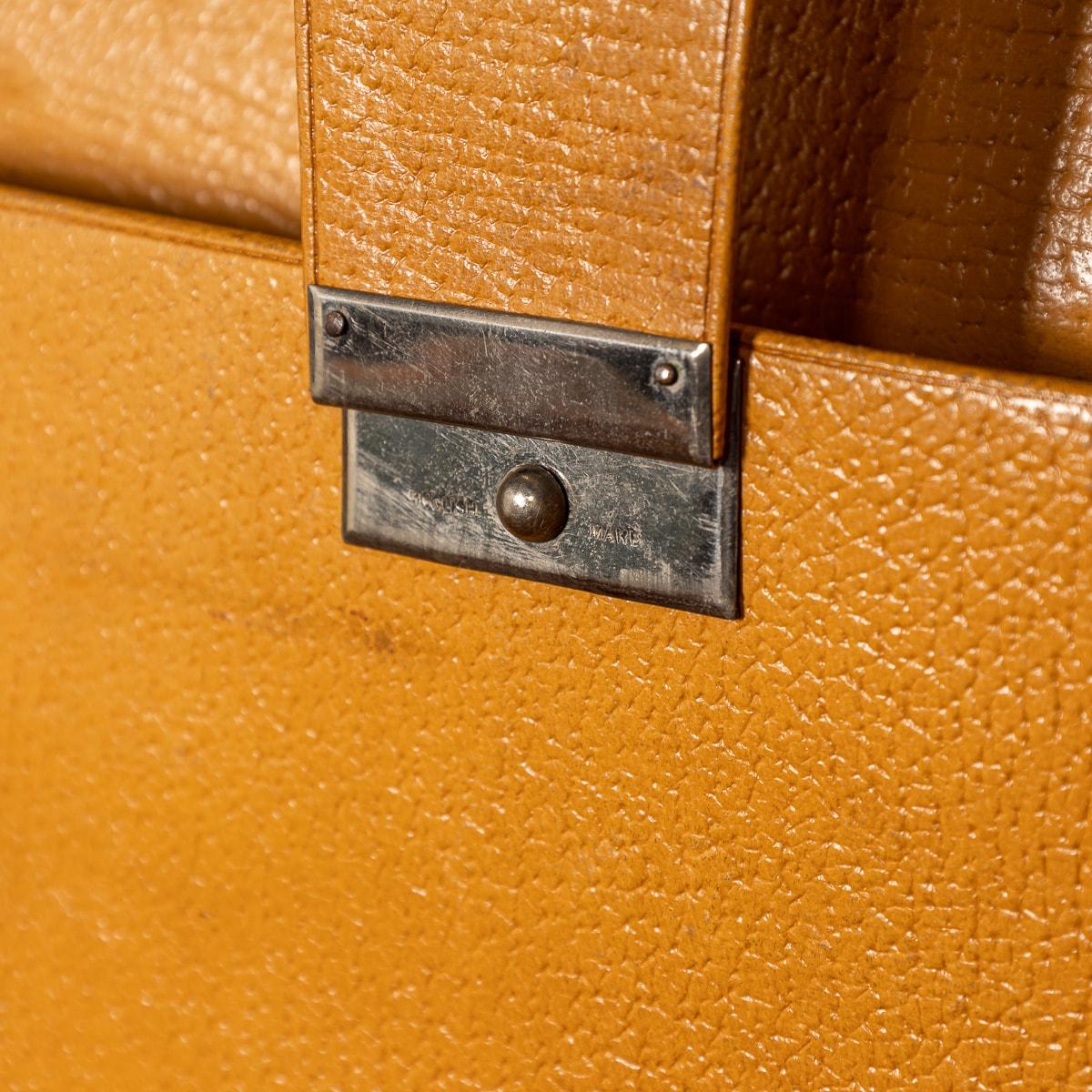 20th Century British Made Bridle Leather Suitcase, c.1910 For Sale 11