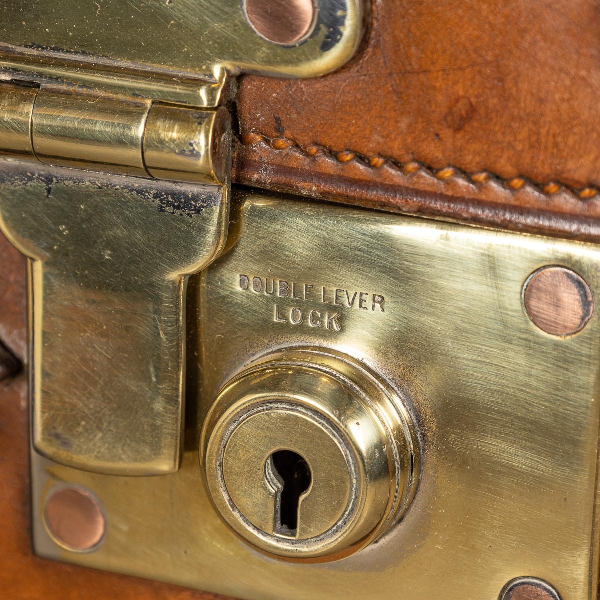 20th Century British Made Bridle Leather Suitcase, c.1910 For Sale 12