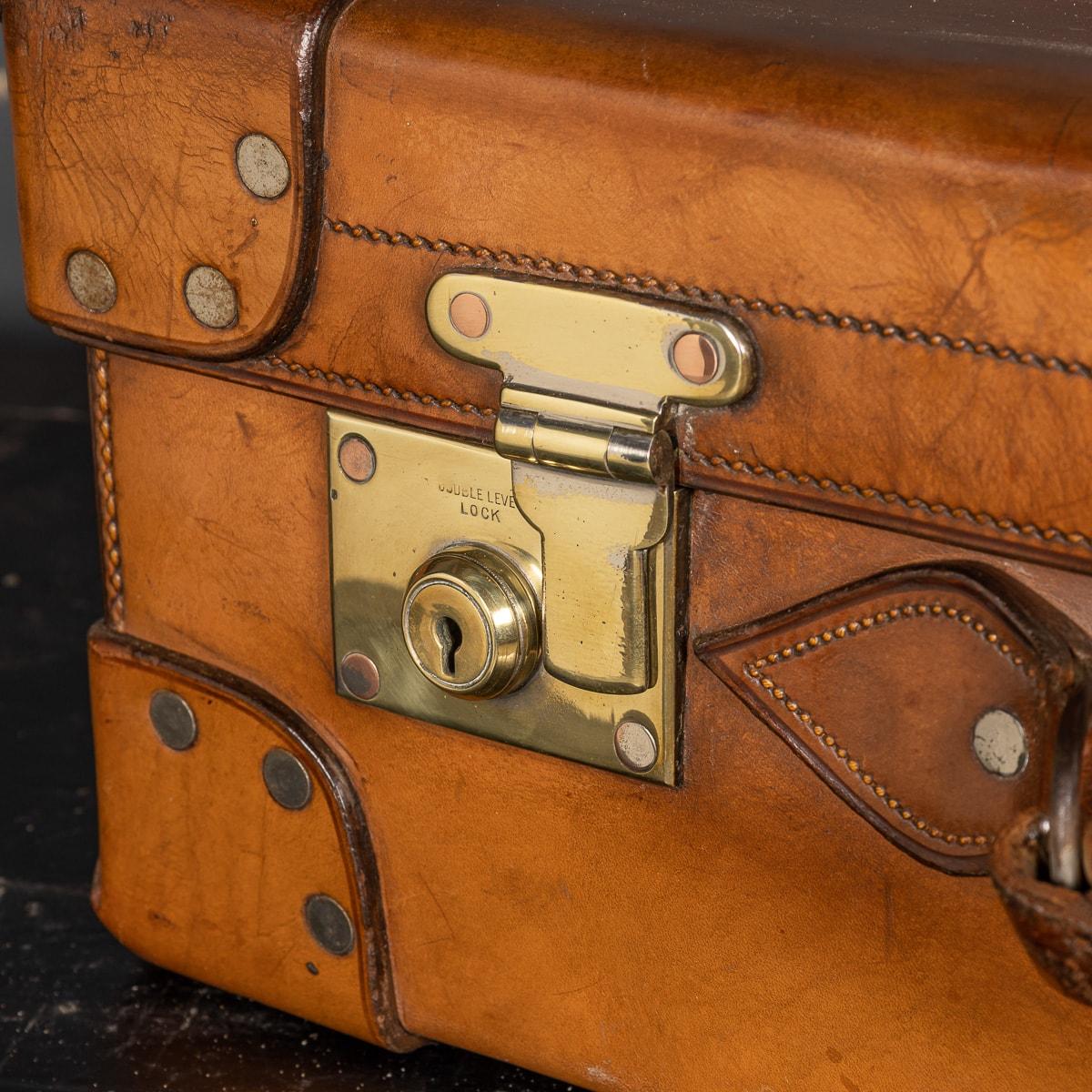 20th Century British Made Bridle Leather Suitcase, c.1910 For Sale 16