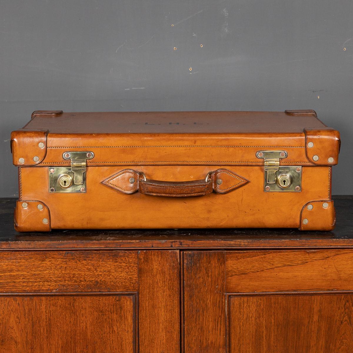 20th Century British Made Bridle Leather Suitcase, c.1910 In Good Condition For Sale In Royal Tunbridge Wells, Kent