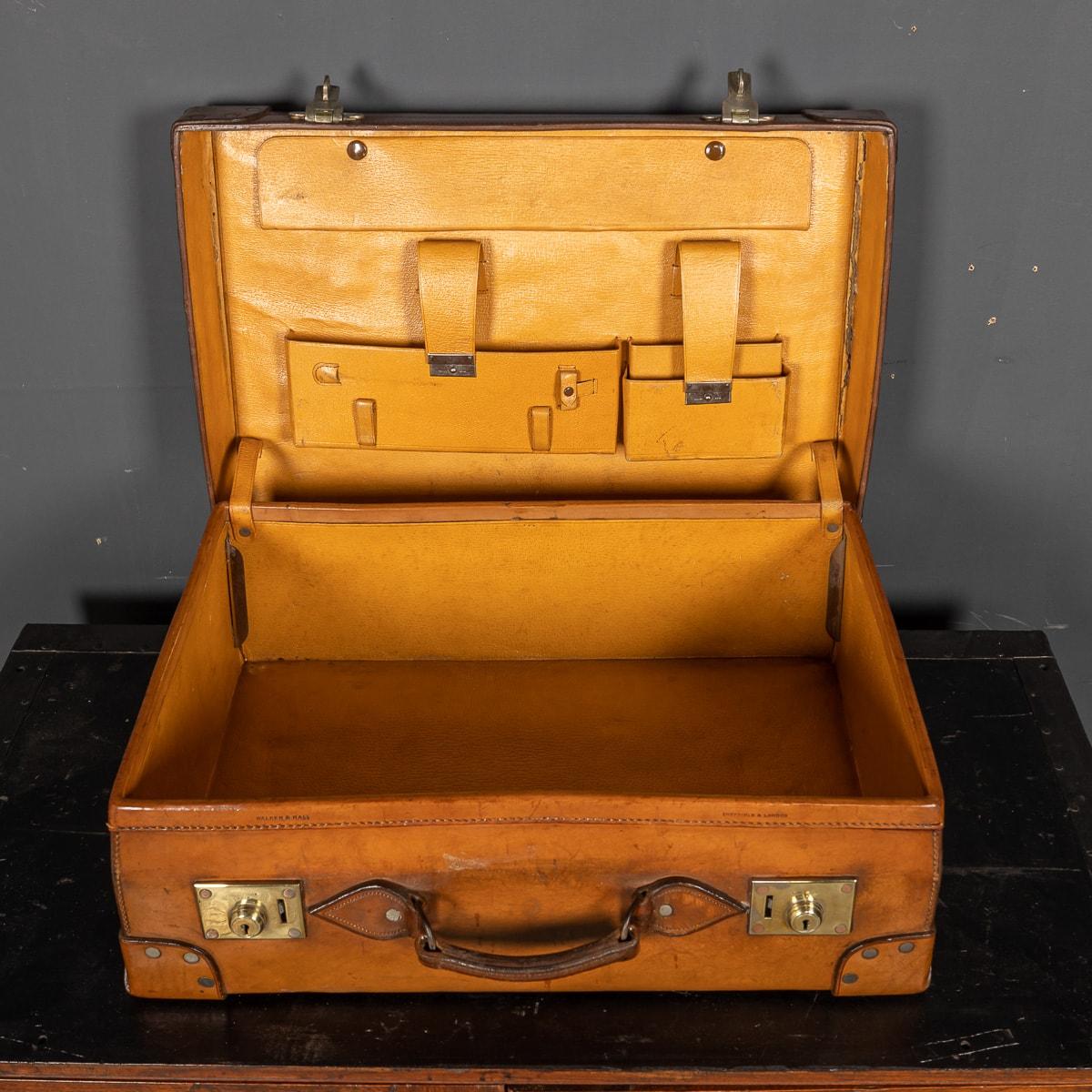 20th Century British Made Bridle Leather Suitcase, c.1910 For Sale 5