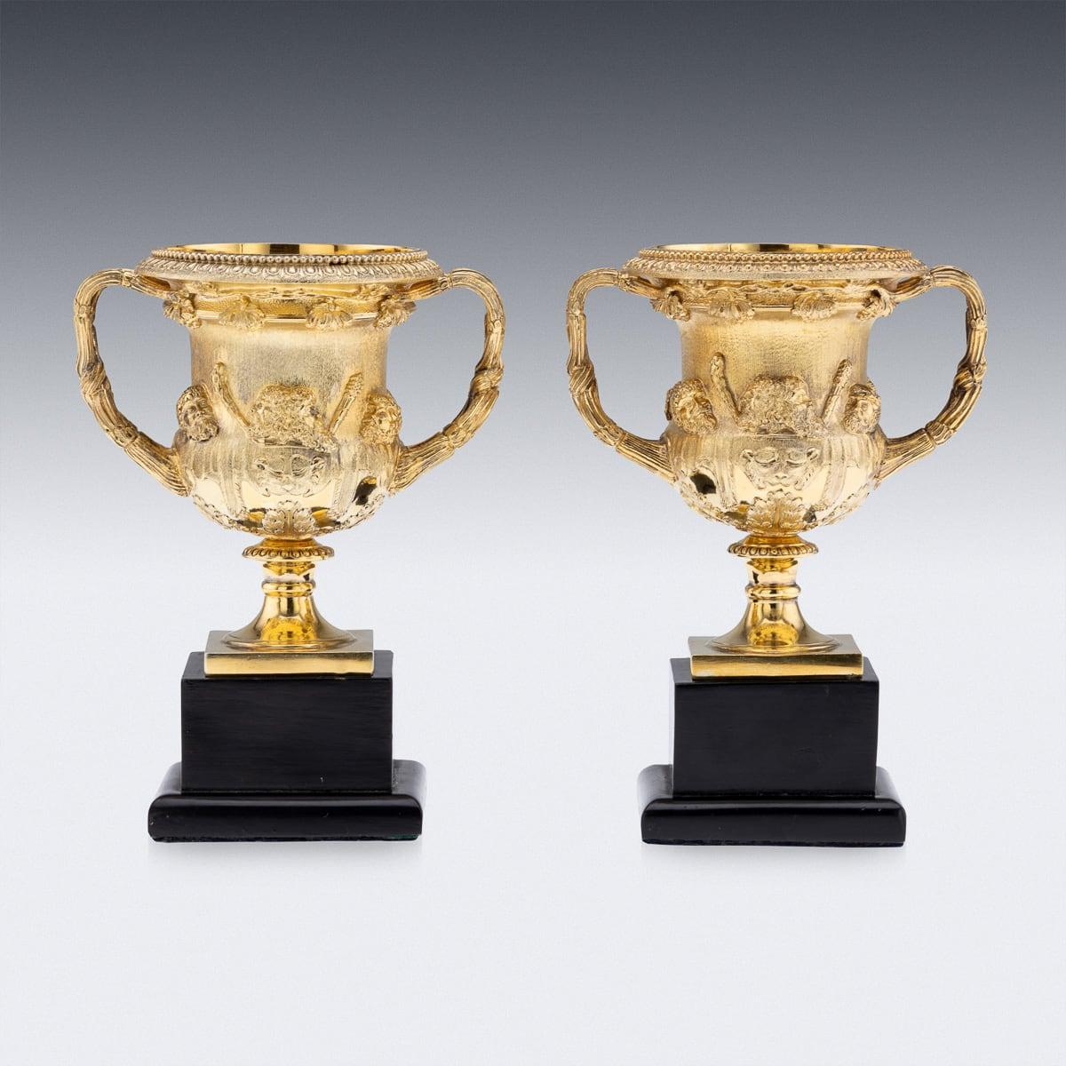 Altro Coppia di vasi Warwick in argento massiccio dorato del XX secolo, Asprey c.C. in vendita