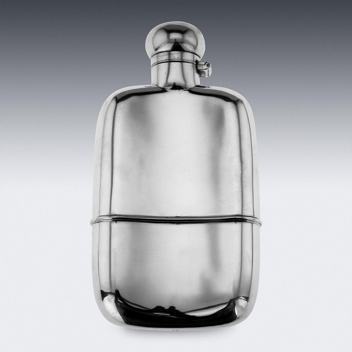 20th Century British Silver Hip Flask & Cup, Walker & Hall, c.1915 In Good Condition For Sale In Royal Tunbridge Wells, Kent