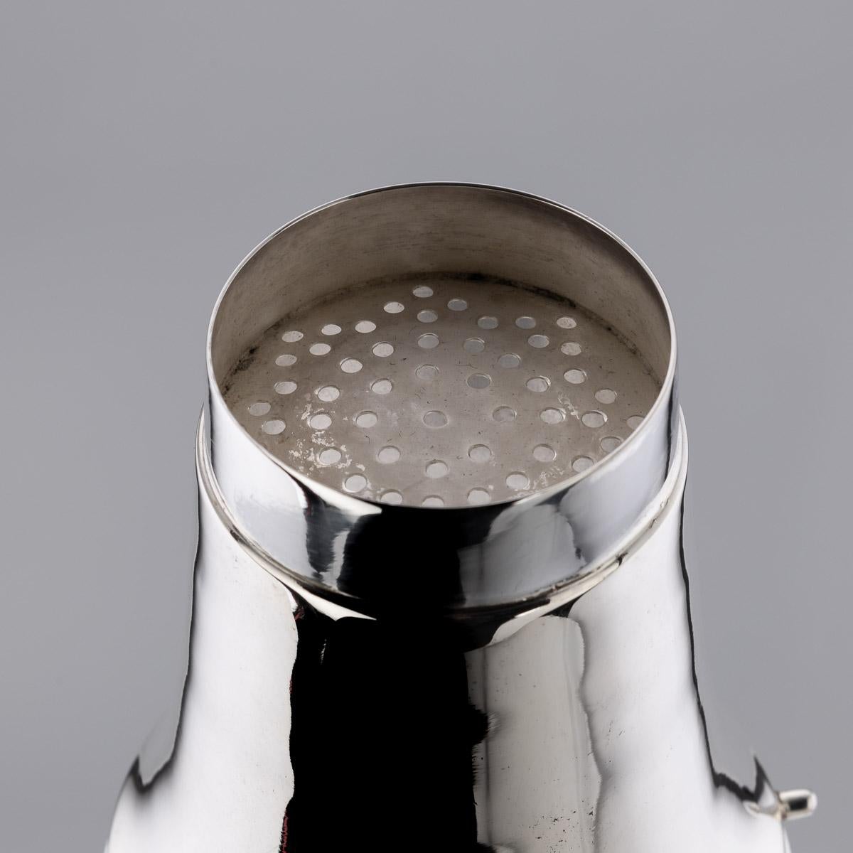 Shaker à cocktail britannique du 20ème siècle en métal argenté, Gin Beefeater, vers 1930 en vente 1