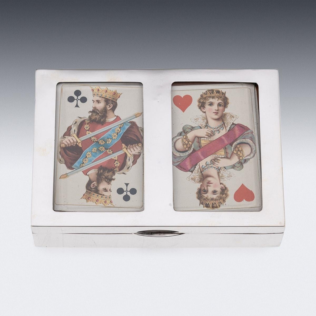 Altro Scatola decorativa per sigari/giochi in argento massiccio del XX secolo britannico, c.1938 in vendita