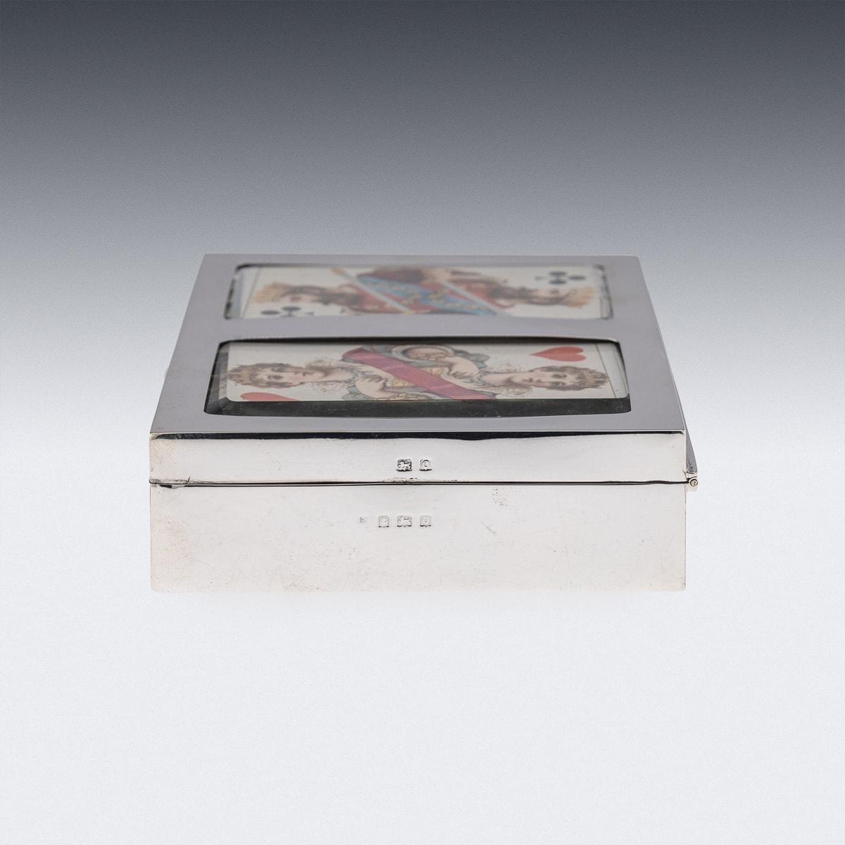 Scatola decorativa per sigari/giochi in argento massiccio del XX secolo britannico, c.1938 In condizioni buone in vendita a Royal Tunbridge Wells, Kent