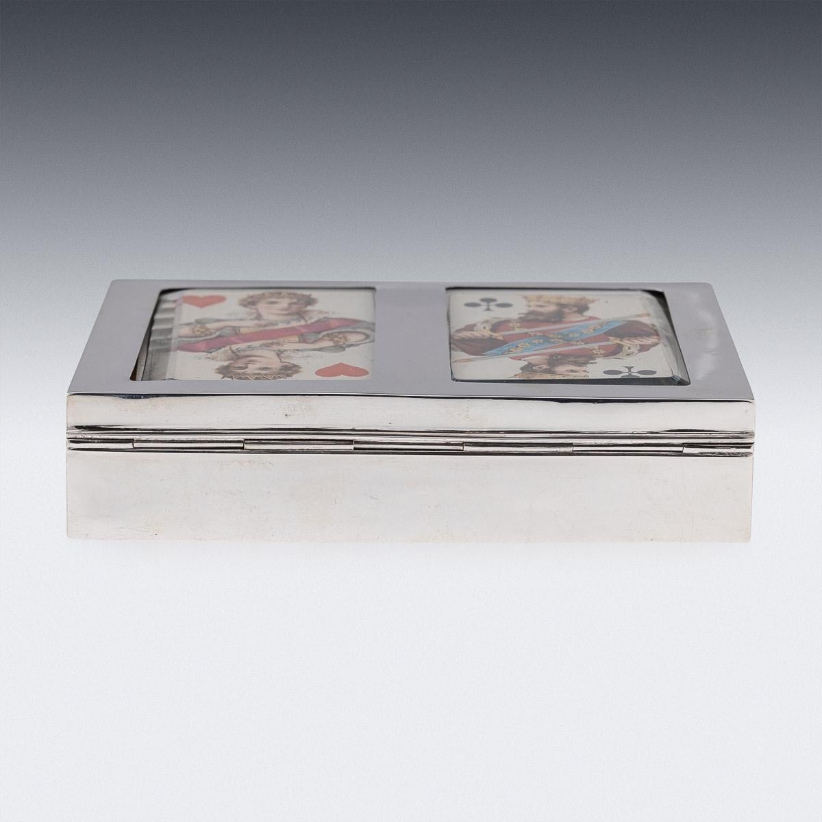 Metà XX secolo Scatola decorativa per sigari/giochi in argento massiccio del XX secolo britannico, c.1938 in vendita