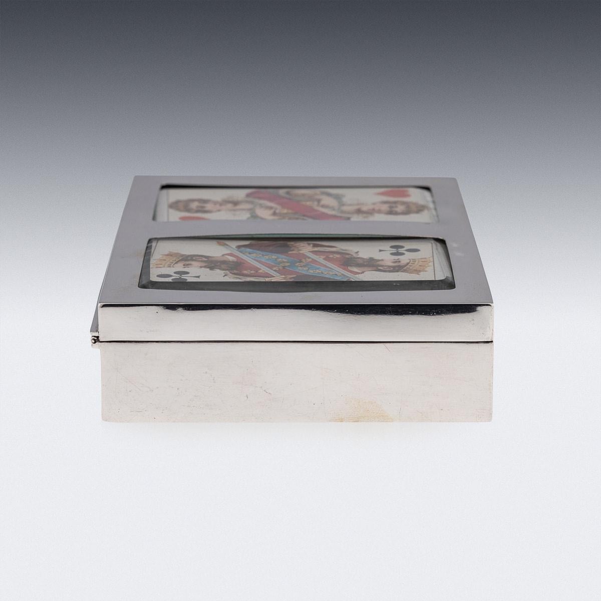 Argento Scatola decorativa per sigari/giochi in argento massiccio del XX secolo britannico, c.1938 in vendita