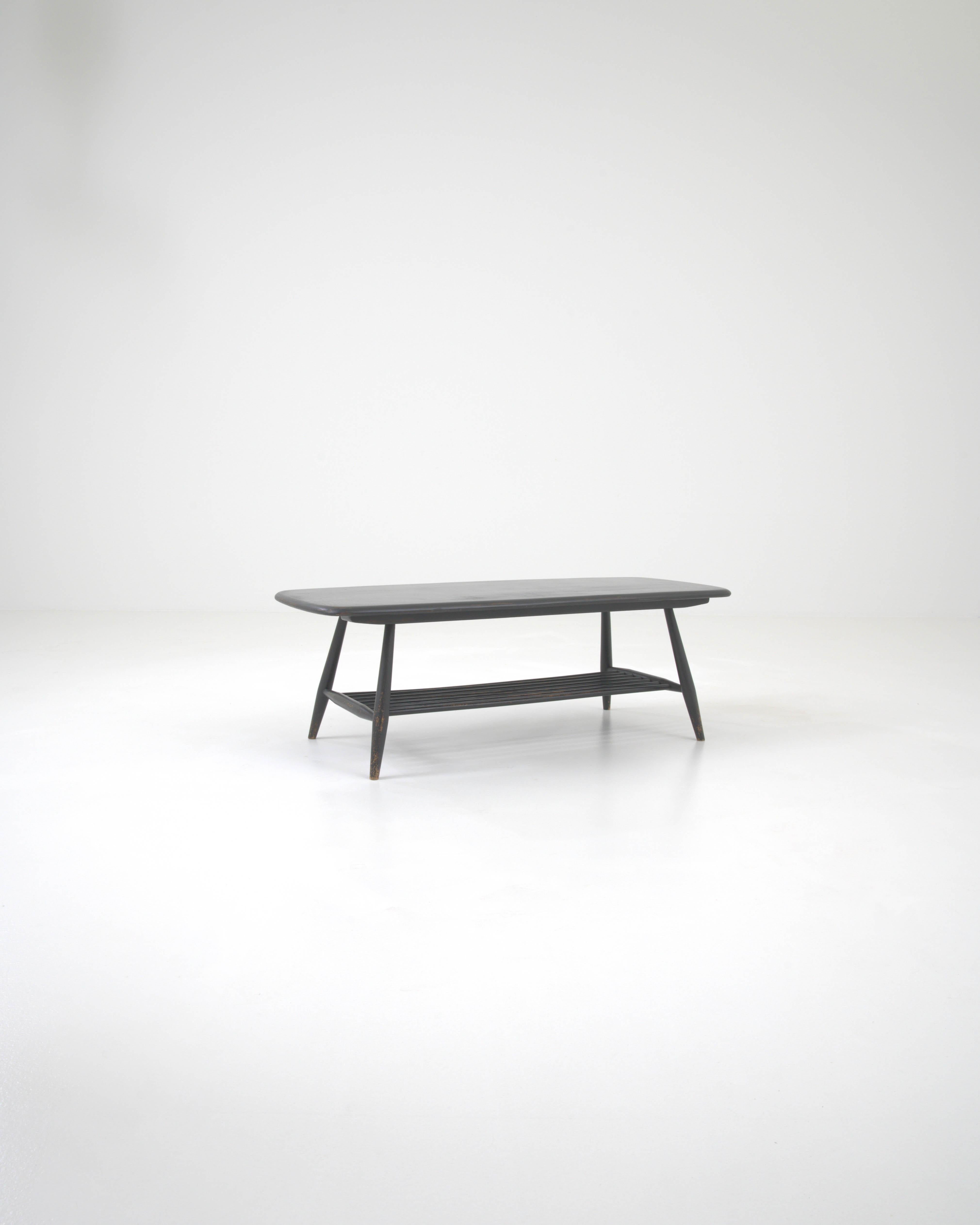 20th Century British Wooden Patinated Coffee Table For Sale 1