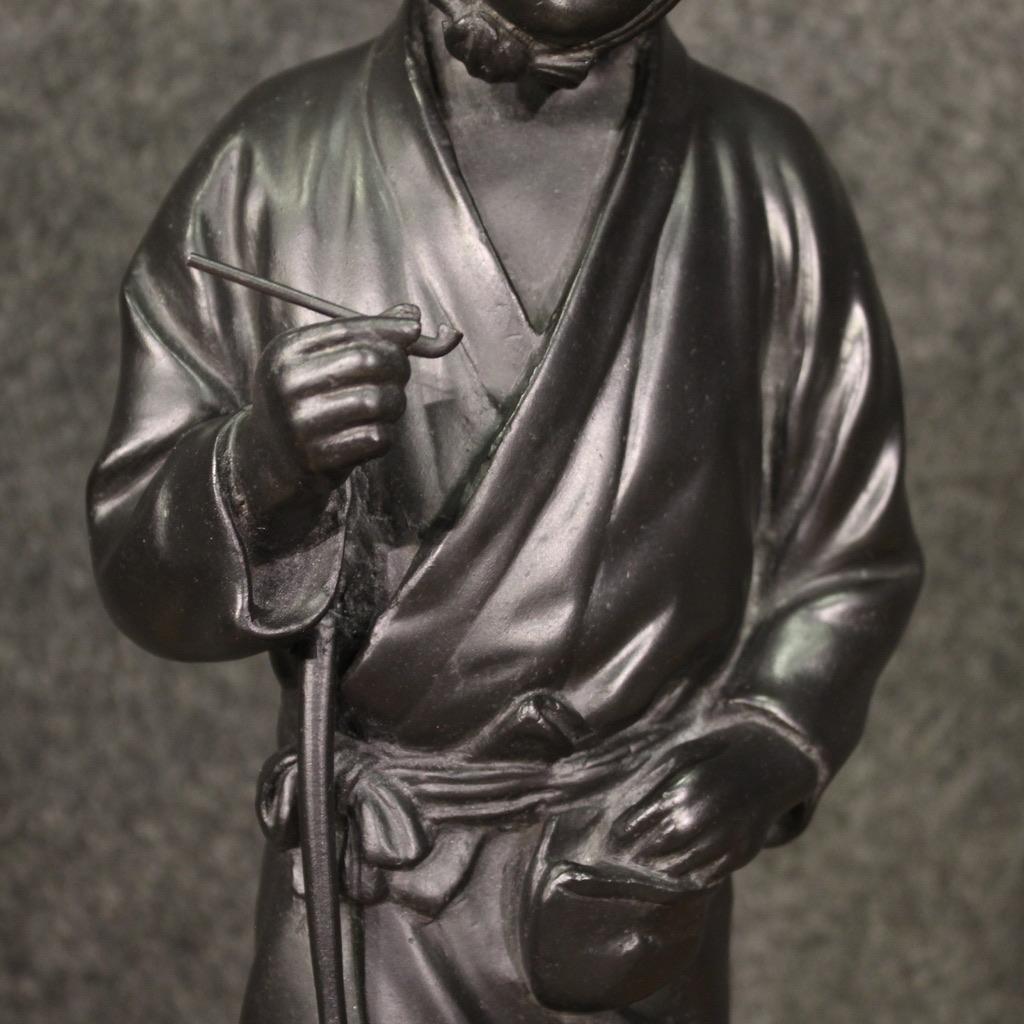 fumeur de pipe en bronze antique japonais du 20e siècle, 1970 en vente 4