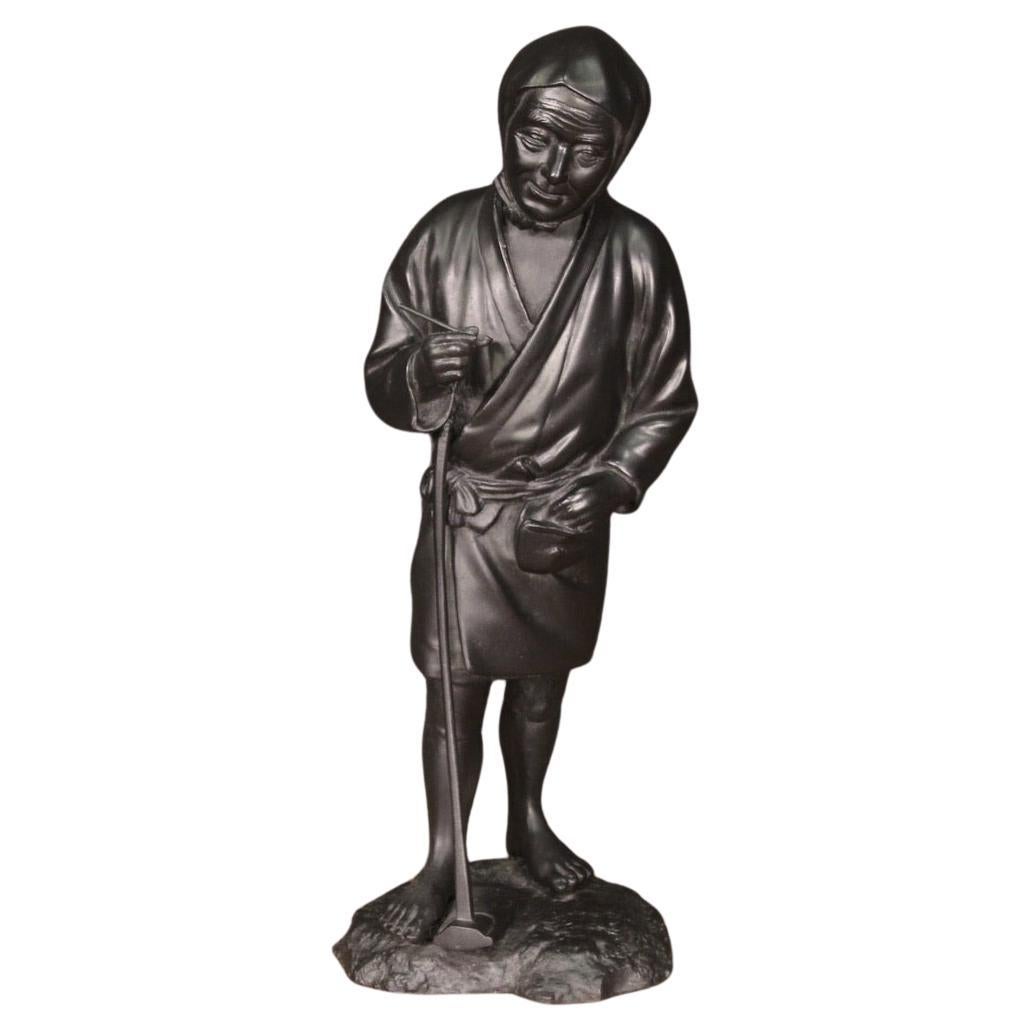 escultura oriental japonesa antigua de bronce del siglo XX Fumador de pipa, 1970