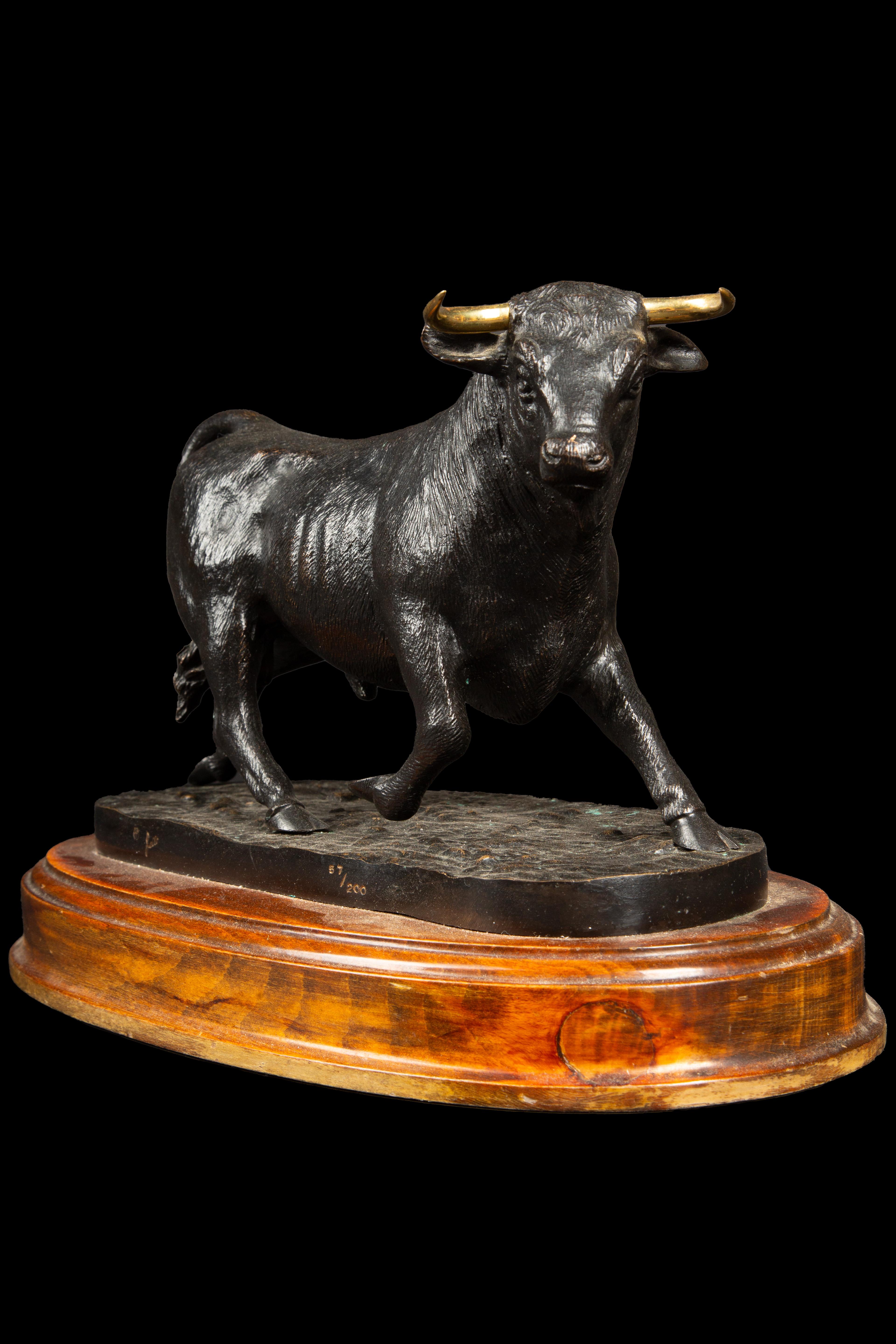 20th Century Bronze Bull with Gilt Horns by Ignacio GALLO In Excellent Condition For Sale In New York, NY