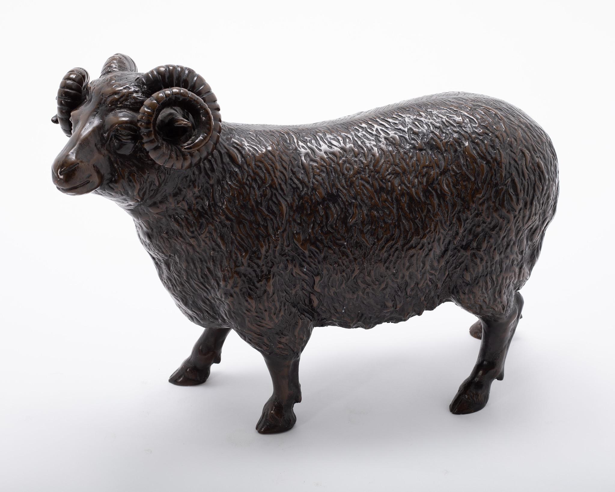 20ième siècle Moutons en corne d'exmoor en bronze du 20ème siècle, taille de mouton de première vie en vente