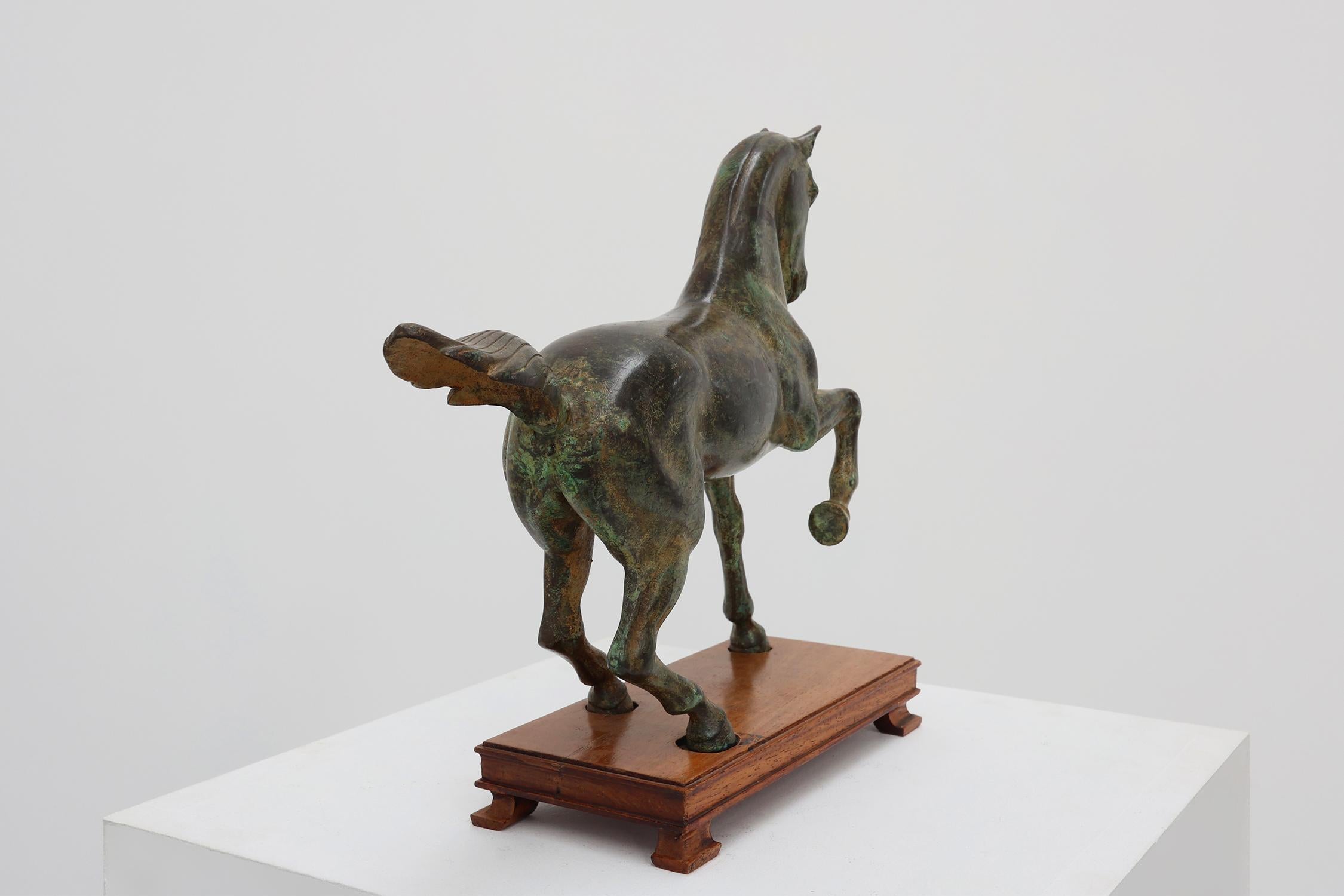 20° secolo Scultura di cavallo in bronzo su base di legno, Francia ca. 1960 5