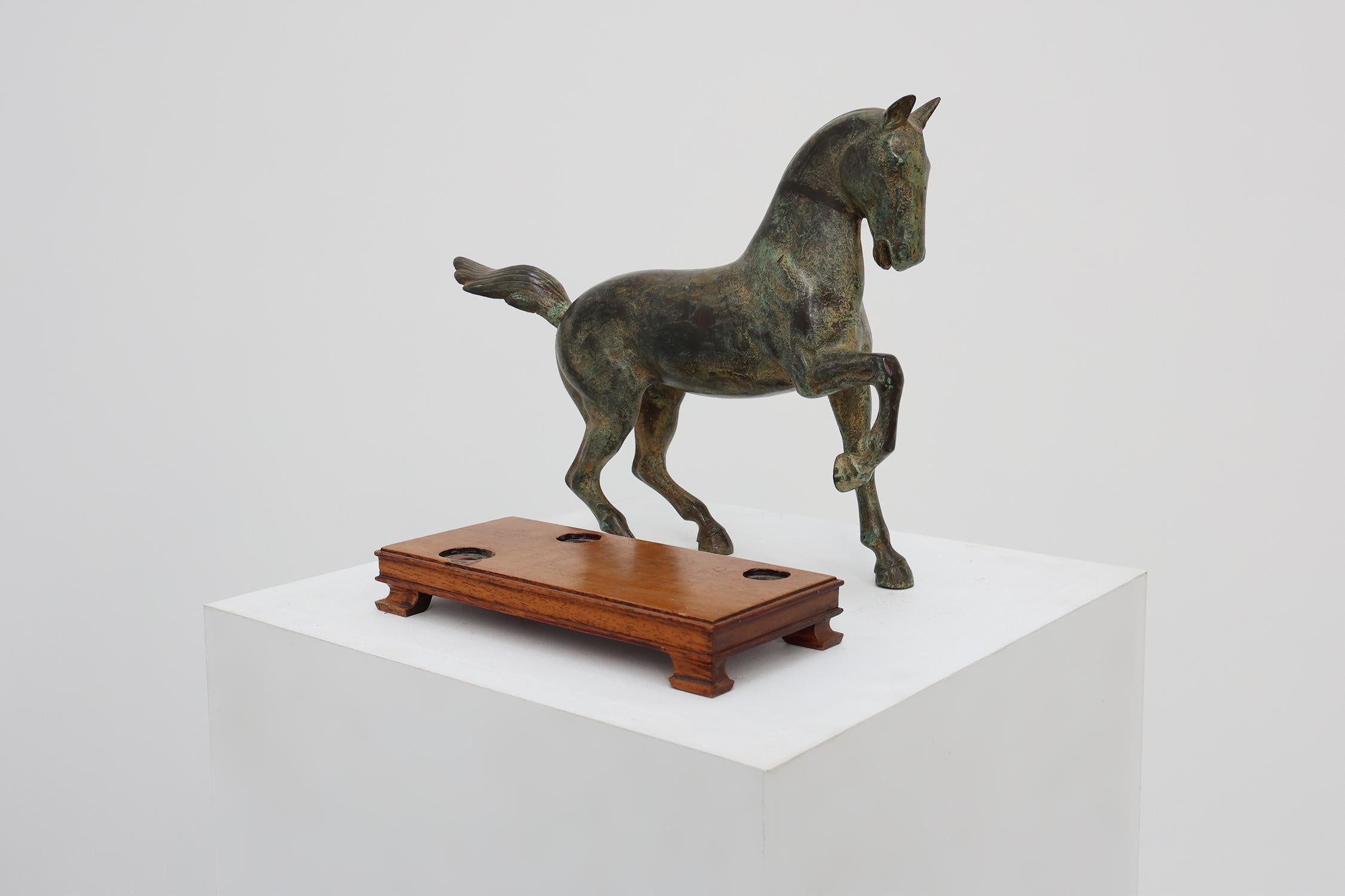 20° secolo Scultura di cavallo in bronzo su base di legno, Francia ca. 1960 9