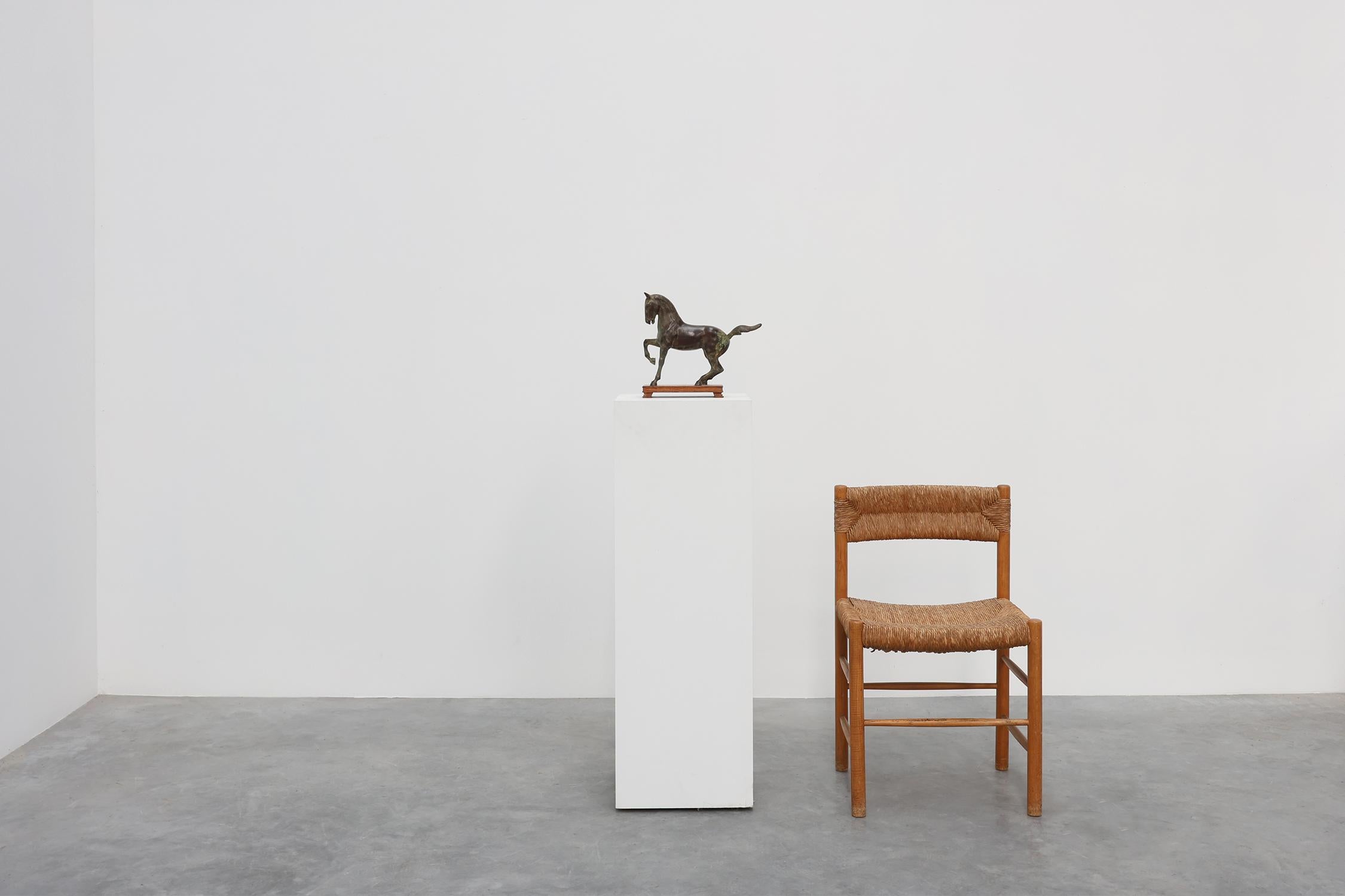 Francia / 1960	 / statua cavallo / bronzo, legno / Vintage

Splendida statua in bronzo su base in legno, non firmata. Realizzato in Francia, 1960 circa.

Un bellissimo pezzo decorativo che cattura la grazia e la potenza di una delle creature più