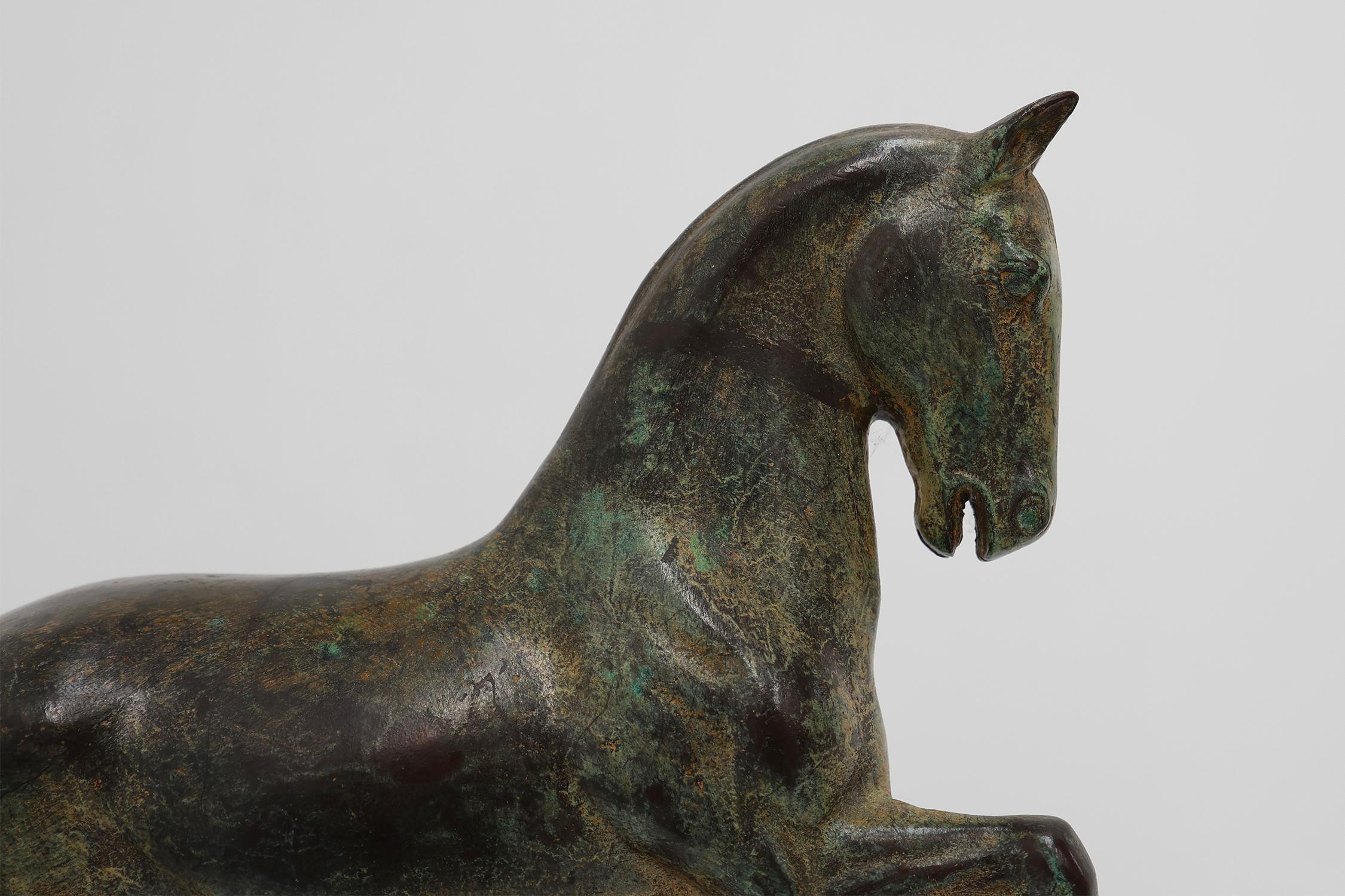 Francese 20° secolo Scultura di cavallo in bronzo su base di legno, Francia ca. 1960