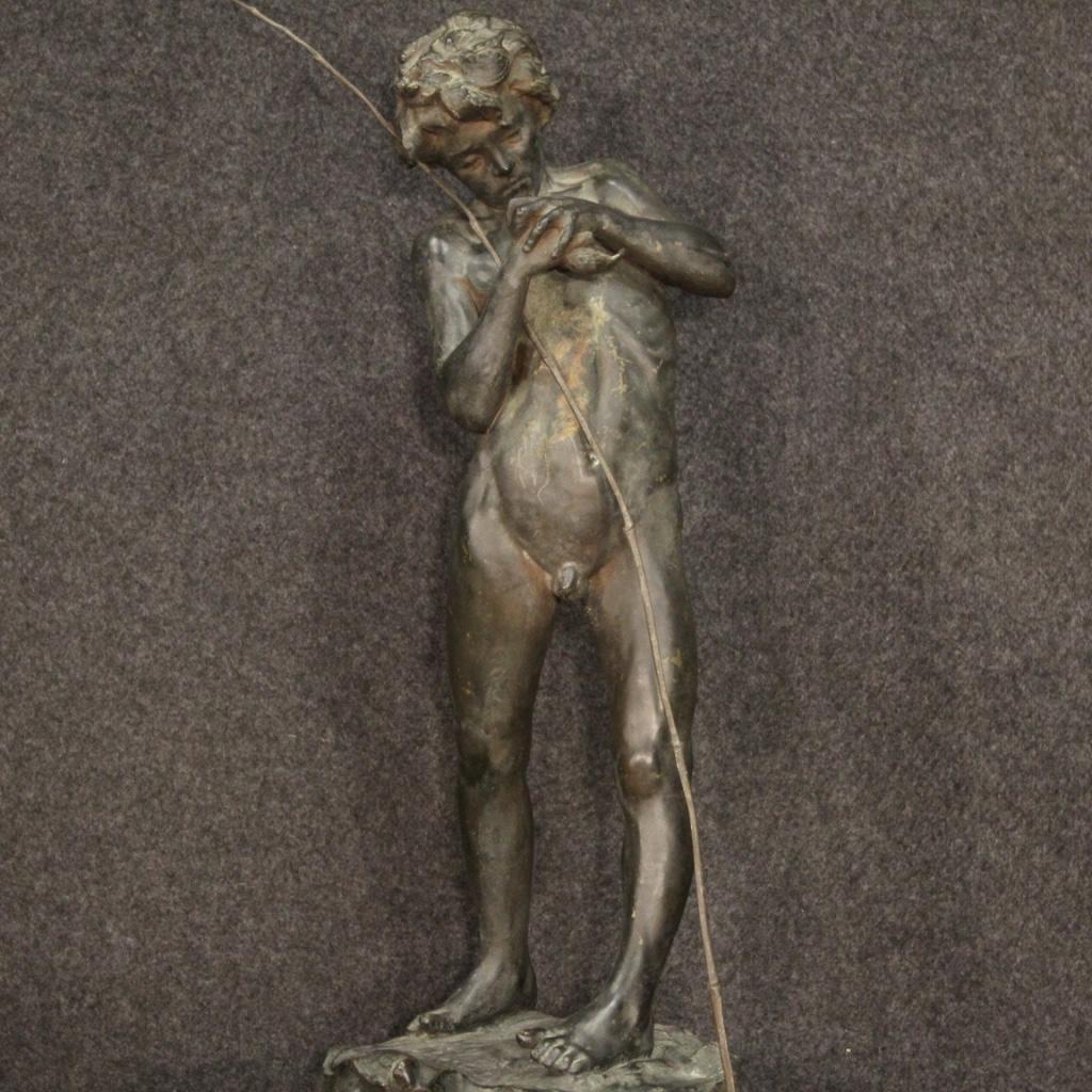 Italian sculpture from the first half of the 20th century. Patinated and chiseled bronze work of fabulous quality depicting Young fisherman, boy with fish and fishing rod. Complete sculpture with a small wooden base (H 5 x W 33.5 x D 30 cm) and