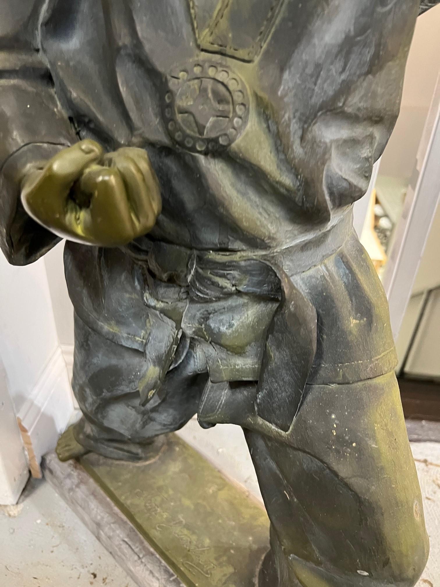 Bronze-Marmorstatue eines Martial Arts-Kinds oder eines Karat-Kinds mit Marmorsockel, 20. Jahrhundert   im Angebot 4