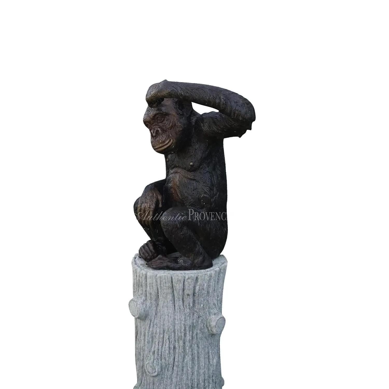 Französische Bronze-Affen-Gartenstatue aus dem 20. Jahrhundert auf einem Sockel aus Faux Bois (Art déco)