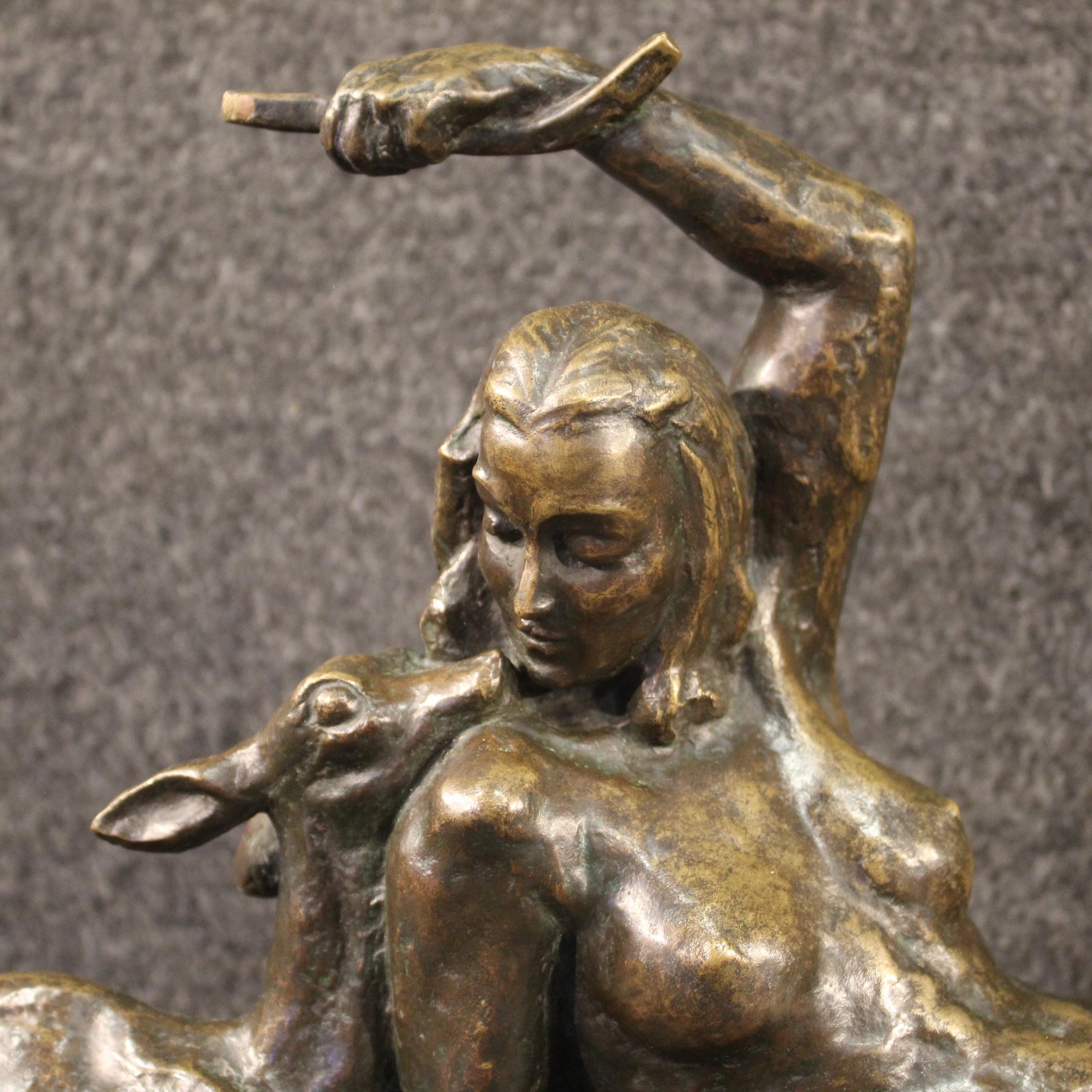 Sculpture russe d'une femme nue en bronze du 20ème siècle signée, 1920 4