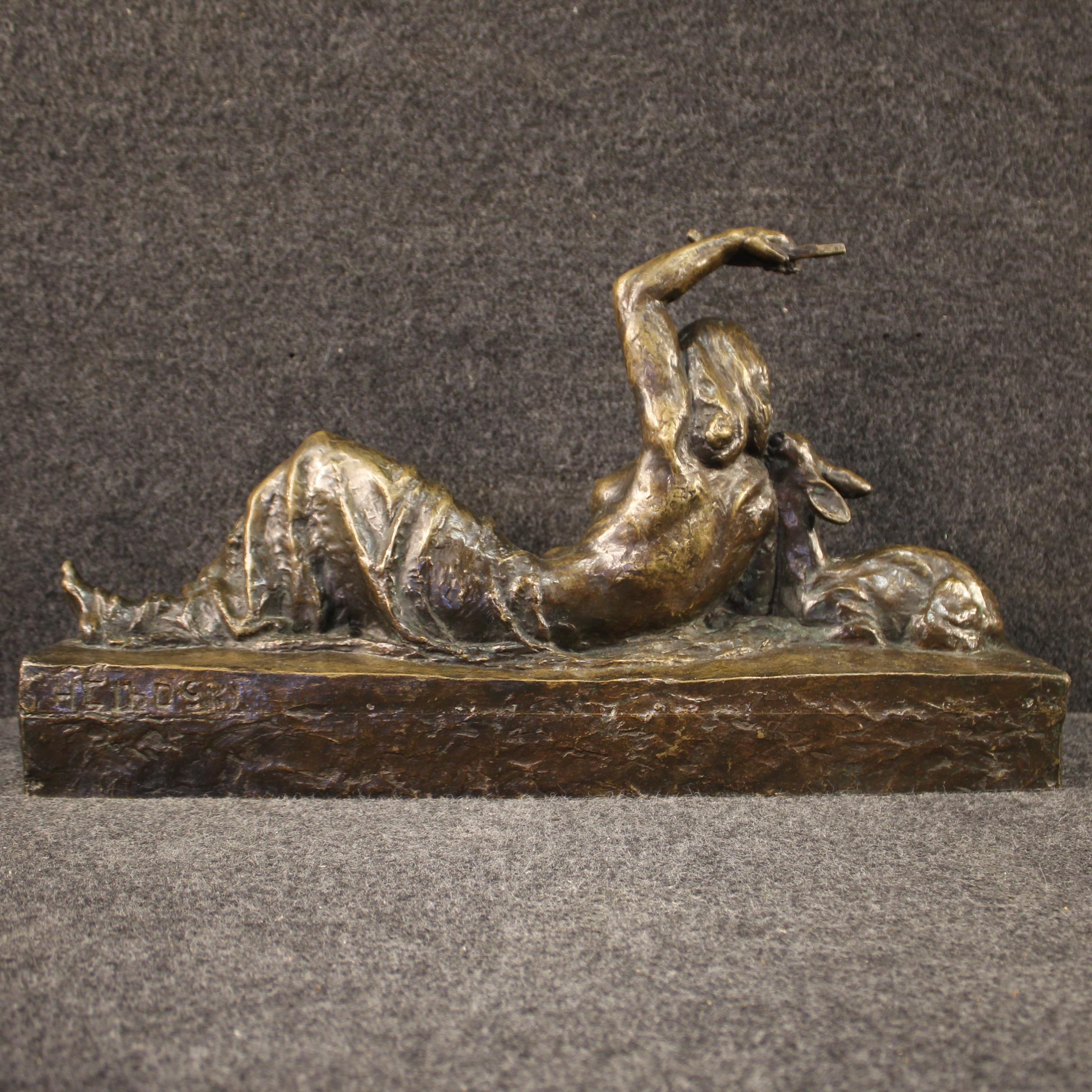 20ième siècle Sculpture russe d'une femme nue en bronze du 20ème siècle signée, 1920